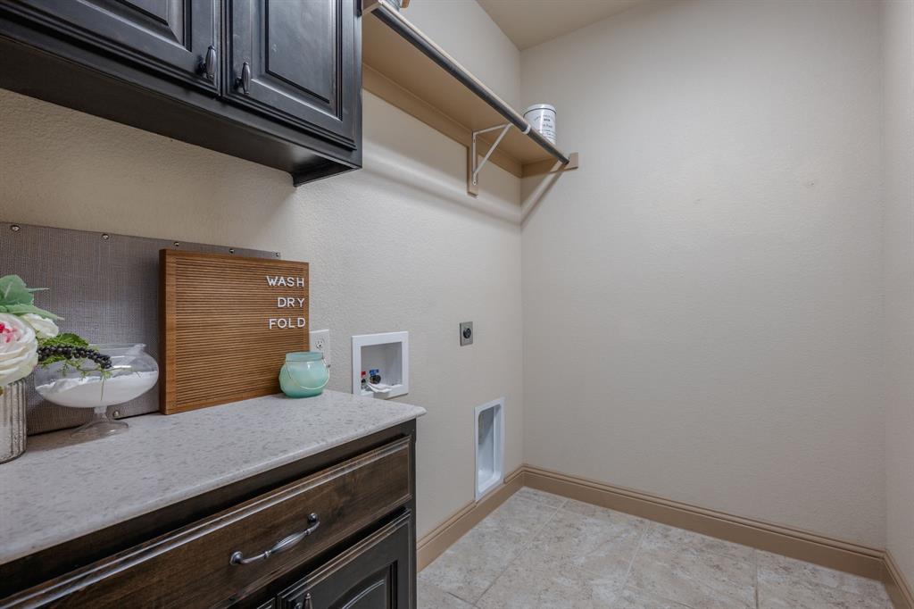 Roanoke, Texas, 76262, United States, 4 Bedrooms Bedrooms, ,3 BathroomsBathrooms,Residential,For Sale,2005559