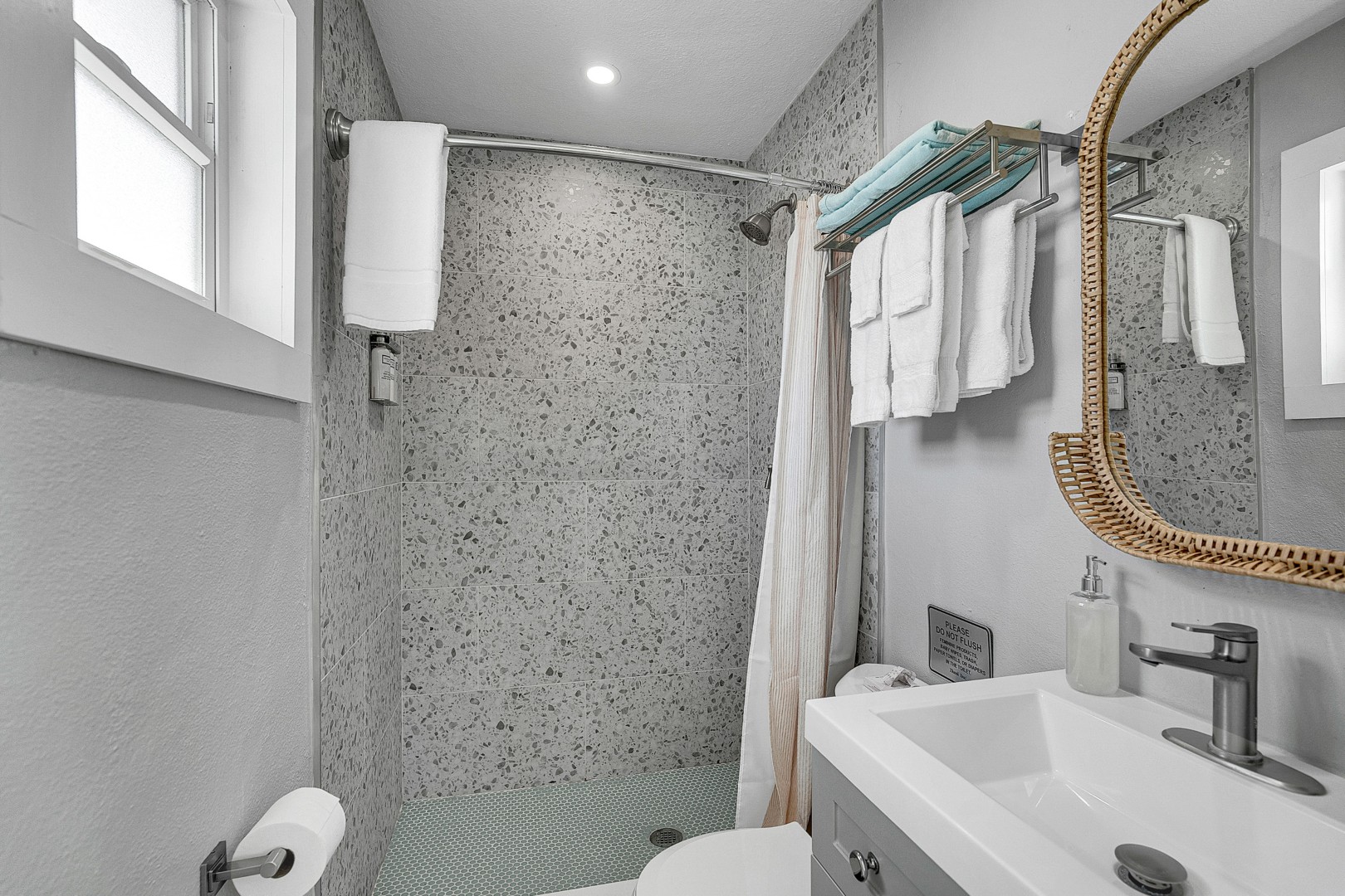 Redington Shores, Florida, 33708, United States, 5 Bedrooms Bedrooms, ,8 BathroomsBathrooms,Residential,For Sale,1977851