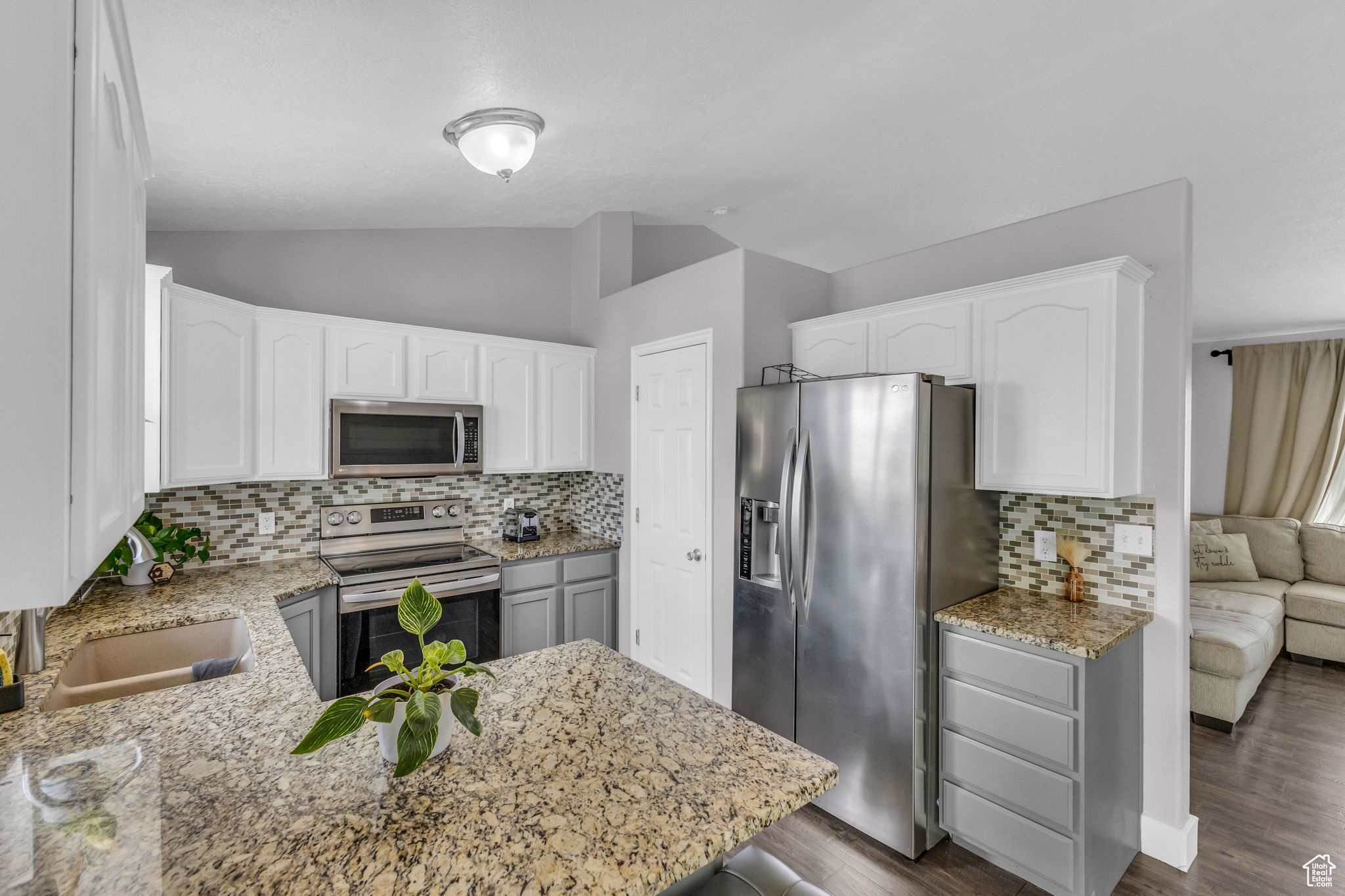 Herriman, Utah, 84096, United States, 5 Bedrooms Bedrooms, ,2 BathroomsBathrooms,Residential,For Sale,1850262