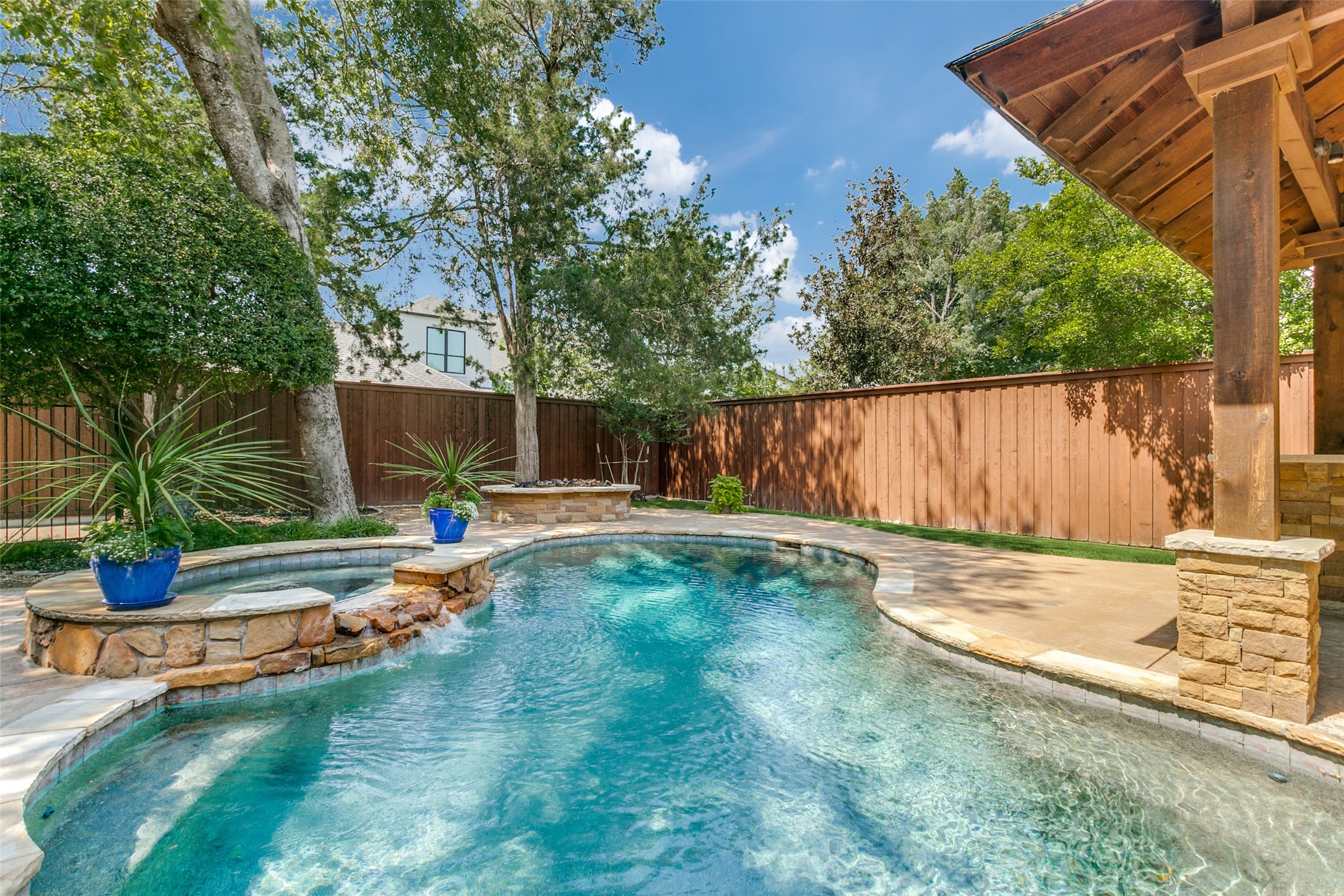 Grapevine, Texas, 76092, United States, 4 Bedrooms Bedrooms, ,3 BathroomsBathrooms,Residential,For Sale,1951115