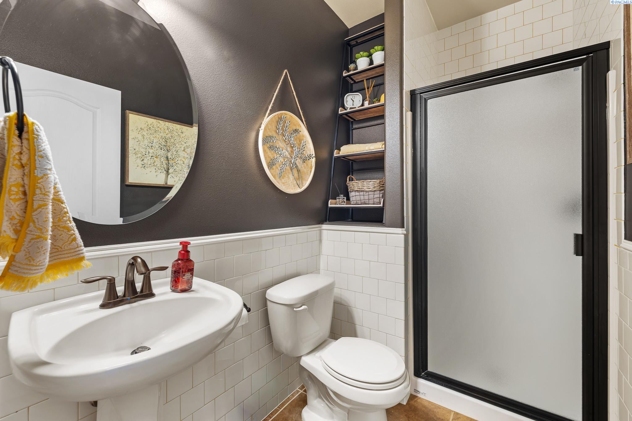 Kennewick, Washington, 99338, United States, 4 Bedrooms Bedrooms, ,3 BathroomsBathrooms,Residential,For Sale,1982934