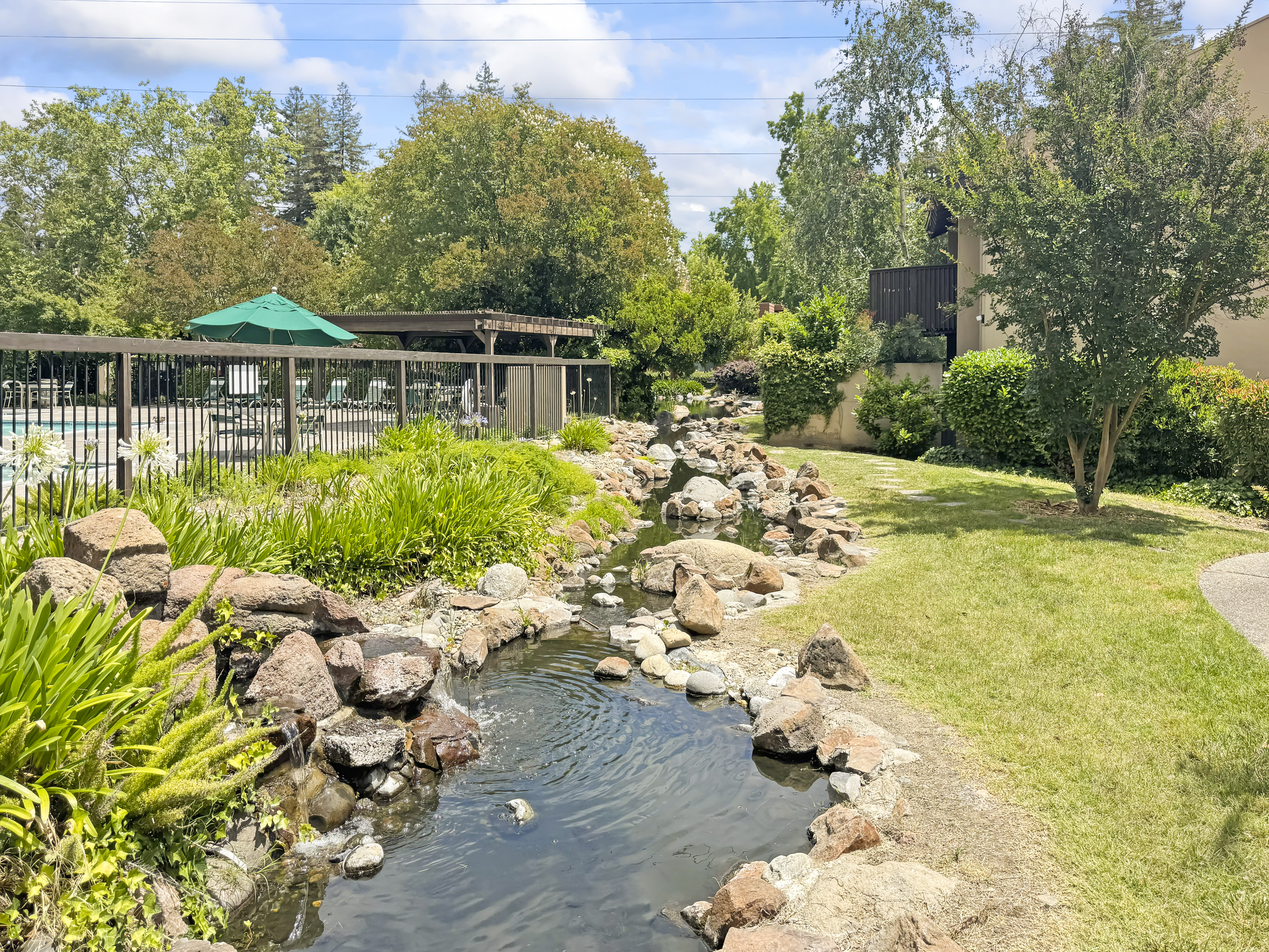  709 Woodside Lane East #2, Sacramento, CA 95825 - 物件實景