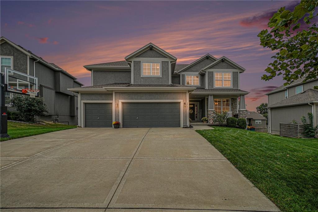 Olathe, Kansas, 66061, United States, 5 Bedrooms Bedrooms, ,5 BathroomsBathrooms,Residential,For Sale,1969307