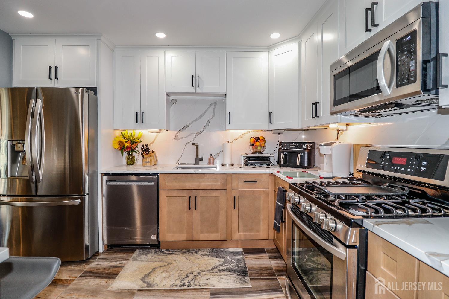 Sayreville, New Jersey, 08859, United States, 2 Bedrooms Bedrooms, ,3 BathroomsBathrooms,Residential,For Sale,1963206