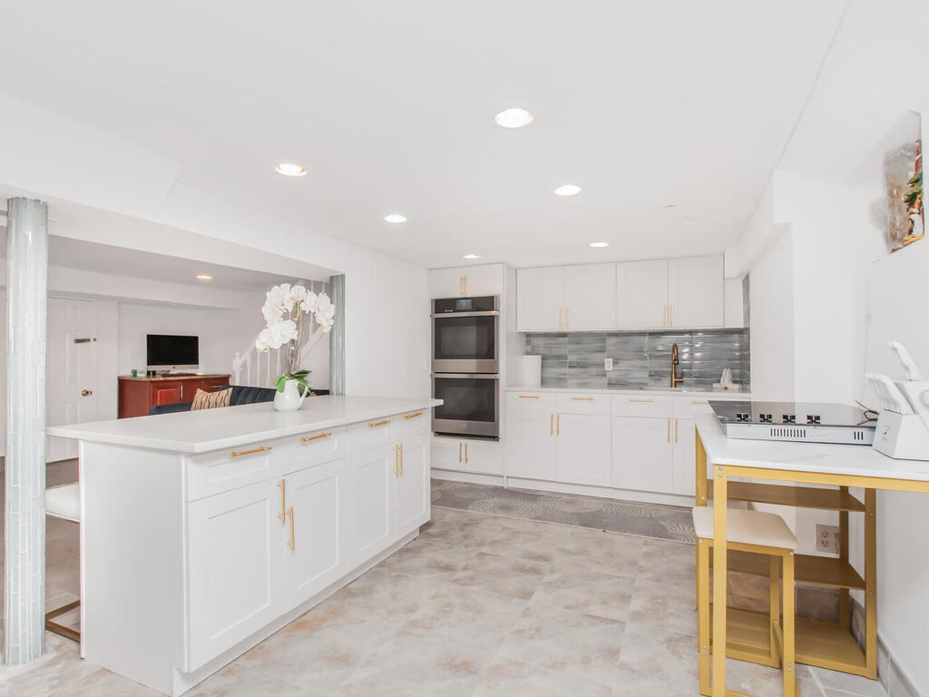 Yonkers, New York, 10704, United States, 4 Bedrooms Bedrooms, ,4 BathroomsBathrooms,Residential,For Sale,1977850