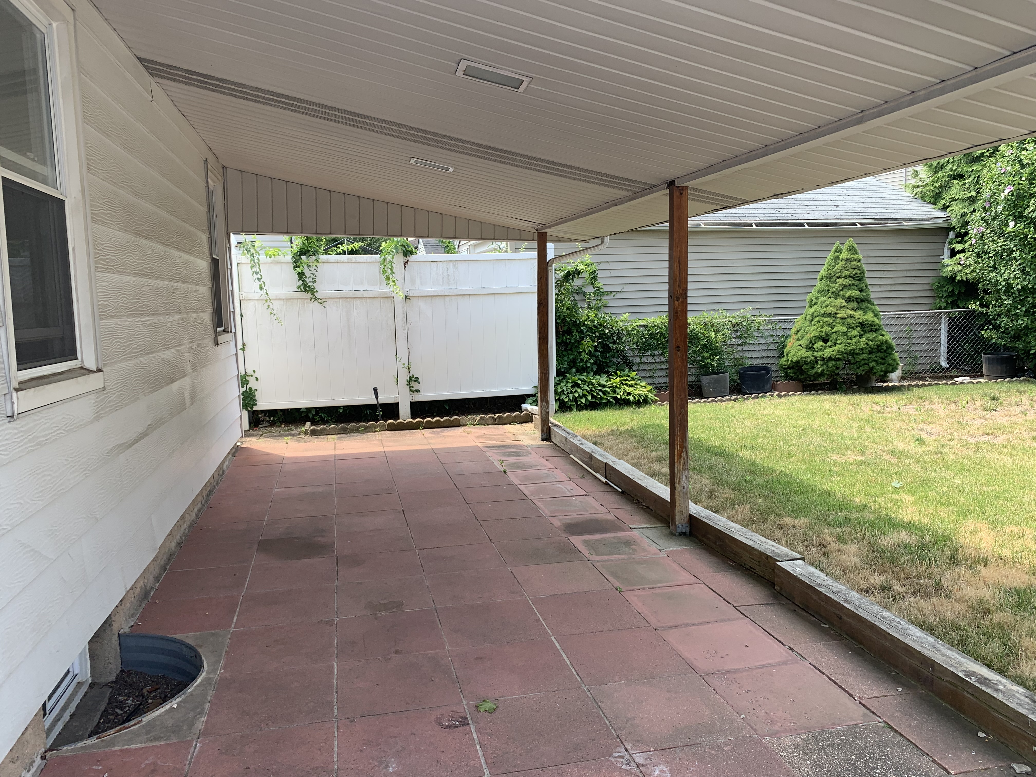 Franklin Square, New York, 11010, United States, 4 Bedrooms Bedrooms, ,2 BathroomsBathrooms,Residential,For Sale,1937158