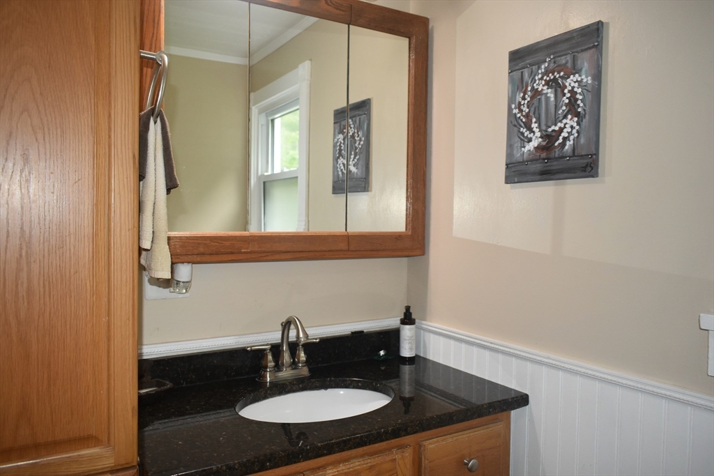 Spencer, Massachusetts, 01562, United States, 5 Bedrooms Bedrooms, ,4 BathroomsBathrooms,Residential,For Sale,1942925