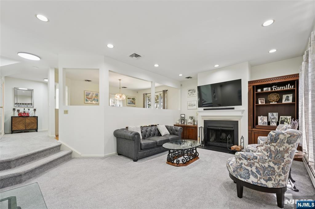 Englewood, New Jersey, 07631, United States, 3 Bedrooms Bedrooms, ,3 BathroomsBathrooms,Residential,For Sale,1925830