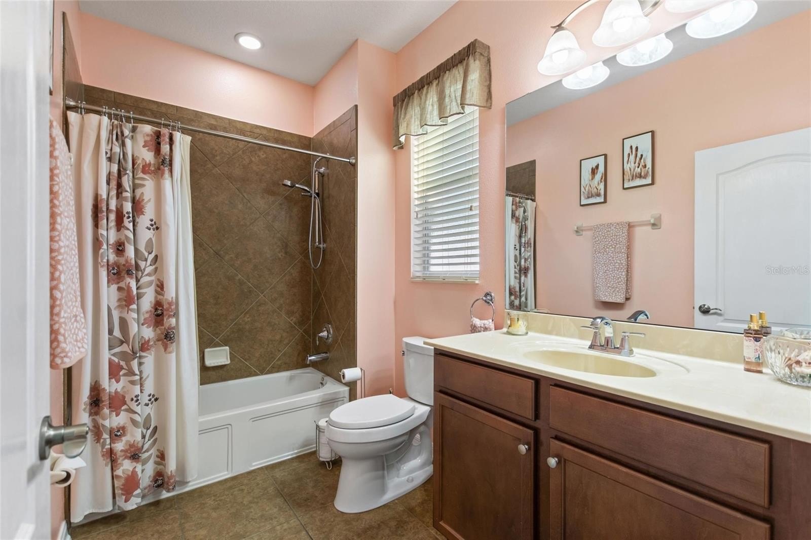 AUBURNDALE, Florida, 33823, United States, 5 Bedrooms Bedrooms, ,5 BathroomsBathrooms,Residential,For Sale,1986097