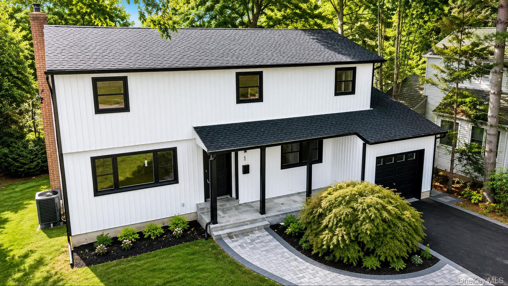 Roslyn Rd, East Williston, NY 11596