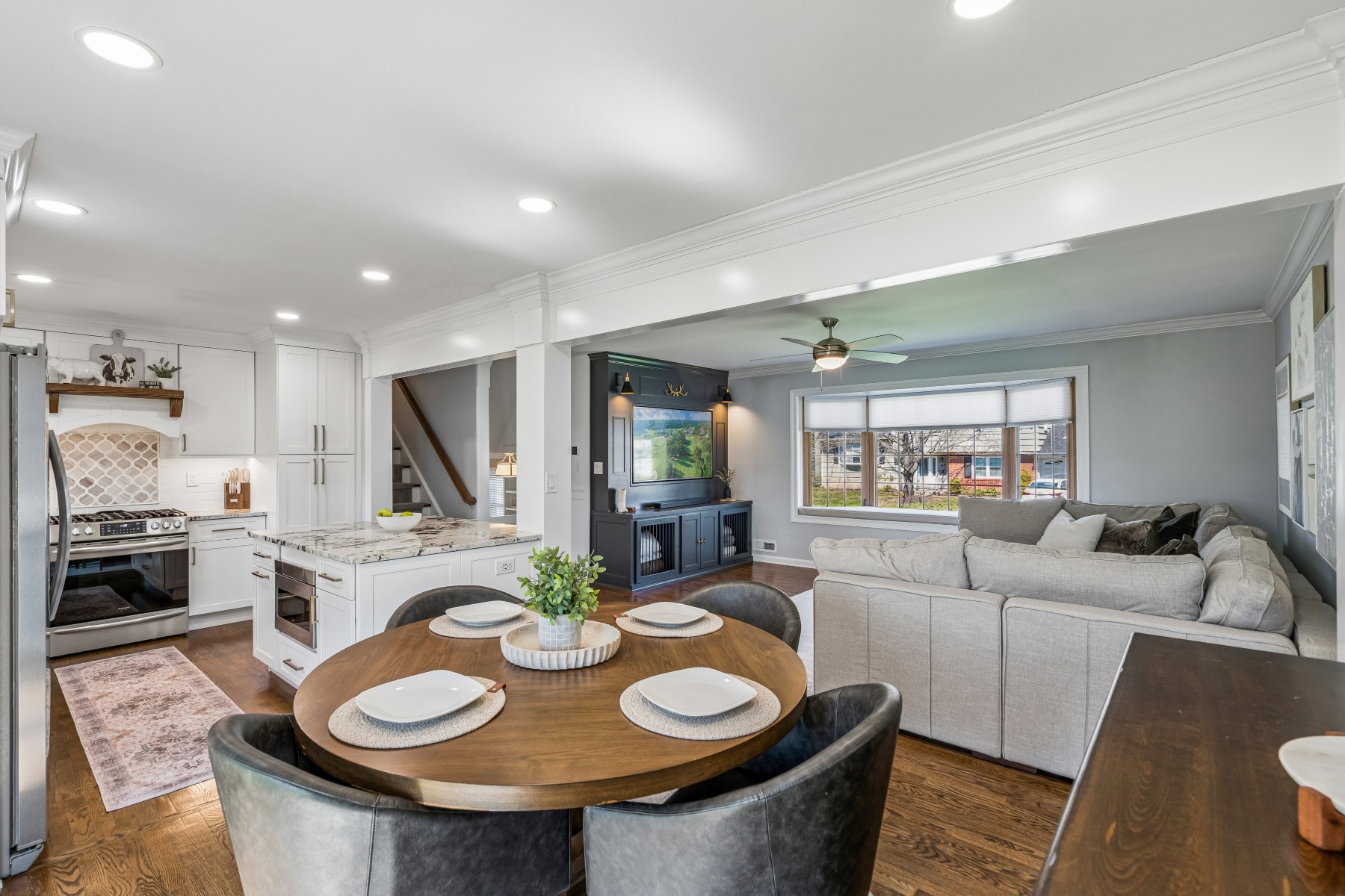  Immaculate and Updated Split Level Residence - 物件實景