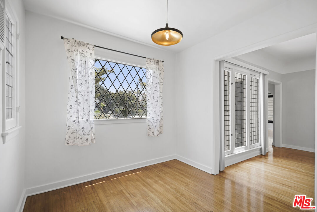 Los Angeles, California, 90036, United States, 3 Bedrooms Bedrooms, ,3 BathroomsBathrooms,Residential,For Sale,1896825
