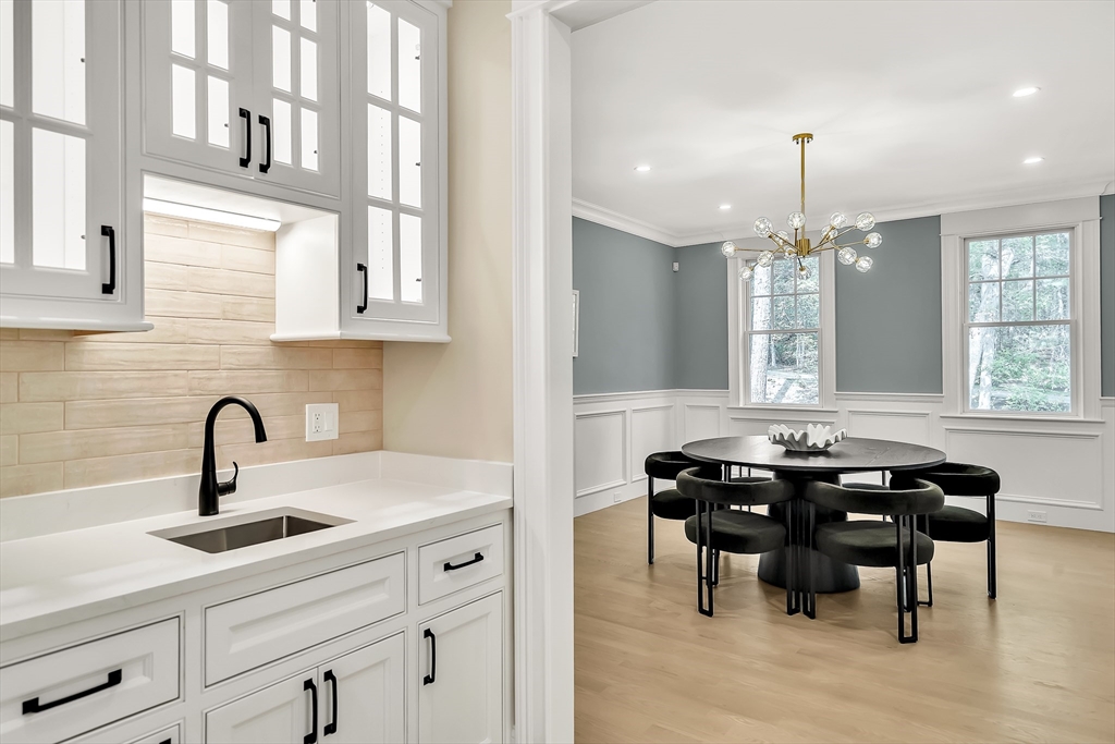 Lexington, Massachusetts, 02420, United States, 6 Bedrooms Bedrooms, ,7 BathroomsBathrooms,Residential,For Sale,1837719