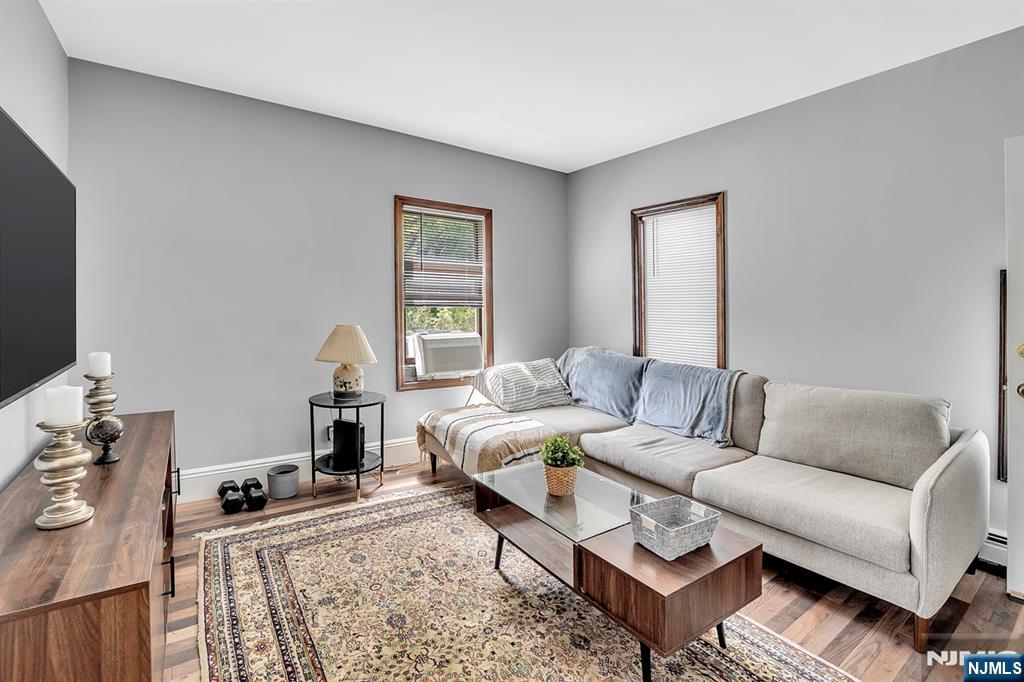 Allendale, New Jersey, 07401, United States, 2 Bedrooms Bedrooms, ,2 BathroomsBathrooms,Residential,For Sale,1829462