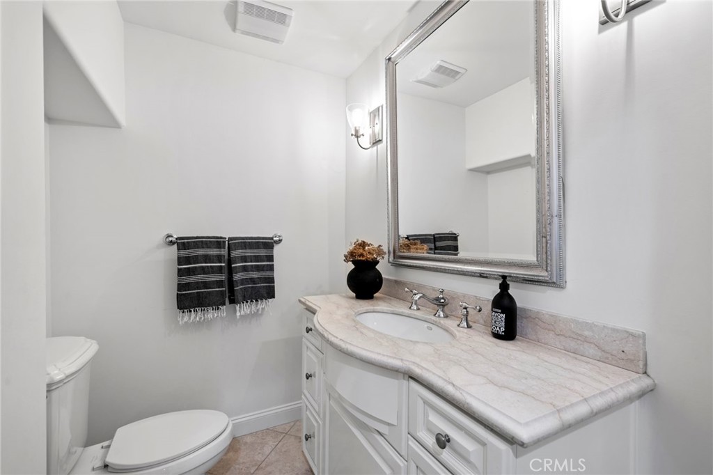 Newport Beach, California, 92663, United States, 3 Bedrooms Bedrooms, ,3 BathroomsBathrooms,Residential,For Sale,1992084