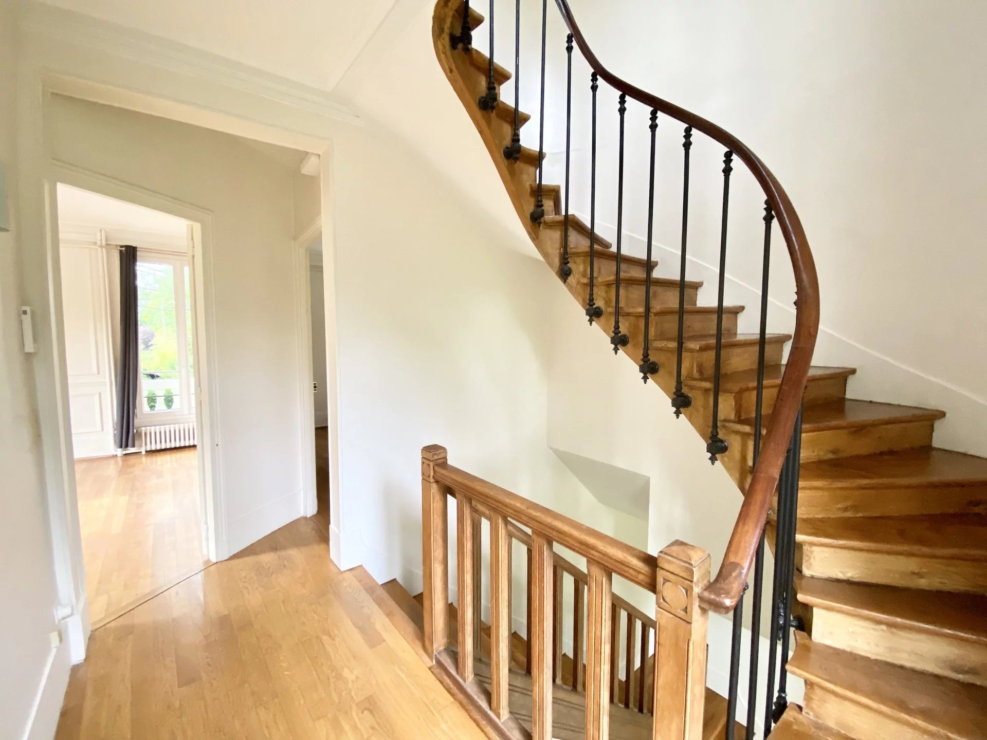 Le Vésinet, Île-de-France, 78110, FR, 5 Bedrooms Bedrooms, ,5 BathroomsBathrooms,Residential,For Sale,1994583