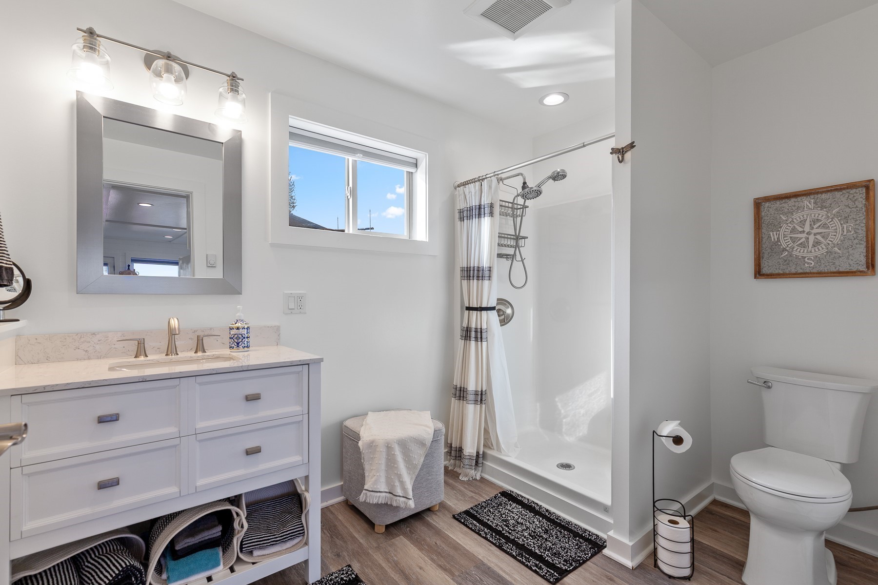  Updated Float Home in Bayview - 物件實景