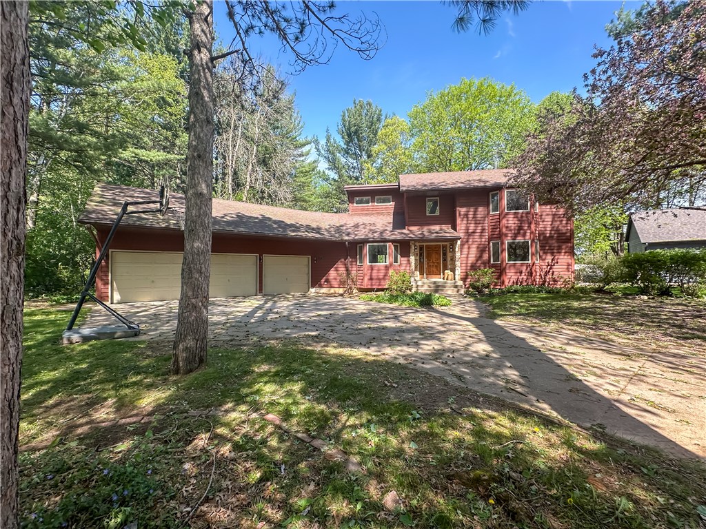 Eau Claire, Wisconsin, 54701, United States, 5 Bedrooms Bedrooms, ,4 BathroomsBathrooms,Residential,For Sale,1841509