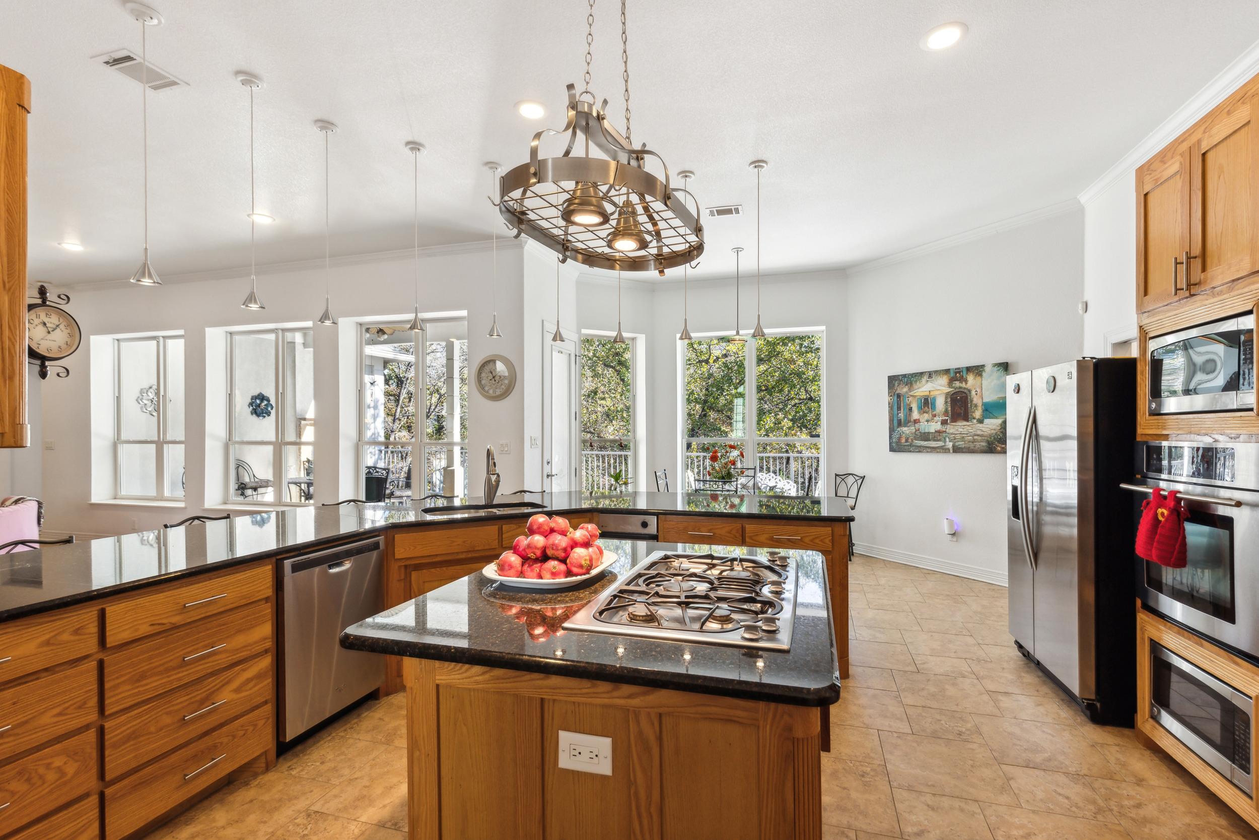  Fort Worth Home with an Expansive Indoor Pool & Entertainment Level - 物件實景