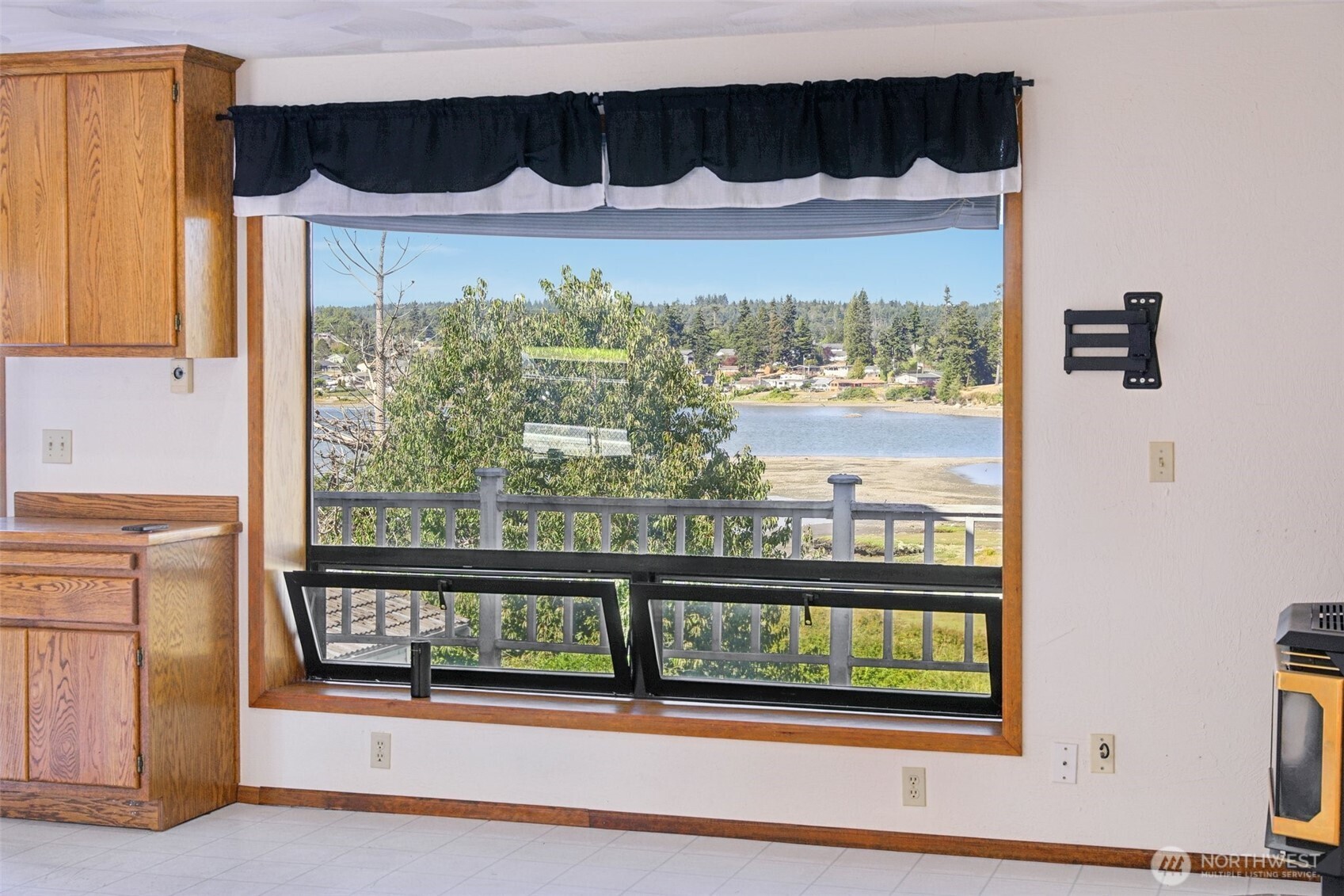 Marysville, Washington, 98271, United States, 4 Bedrooms Bedrooms, ,4 BathroomsBathrooms,Residential,For Sale,1984070