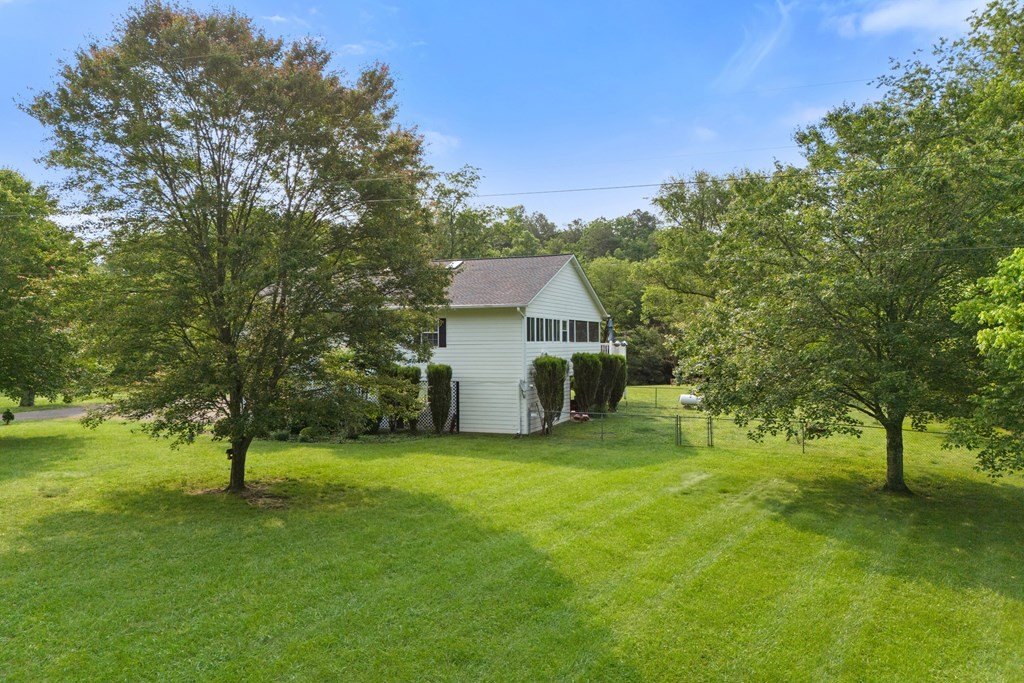 Murphy, North Carolina, 28906, United States, 2 Bedrooms Bedrooms, ,2 BathroomsBathrooms,Residential,For Sale,1923823