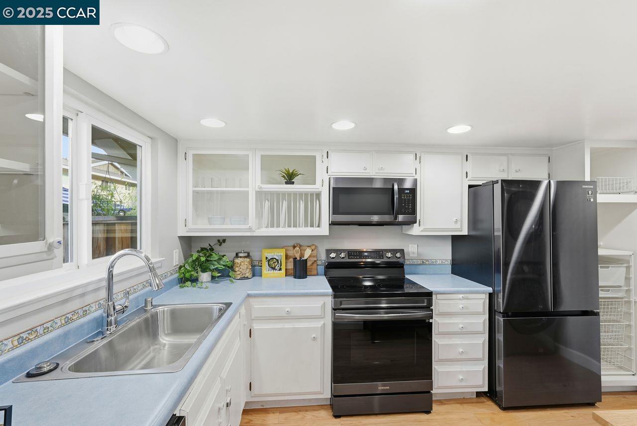 Moraga, California, 94556, United States, 2 Bedrooms Bedrooms, ,1 BathroomBathrooms,Residential,For Sale,1994514