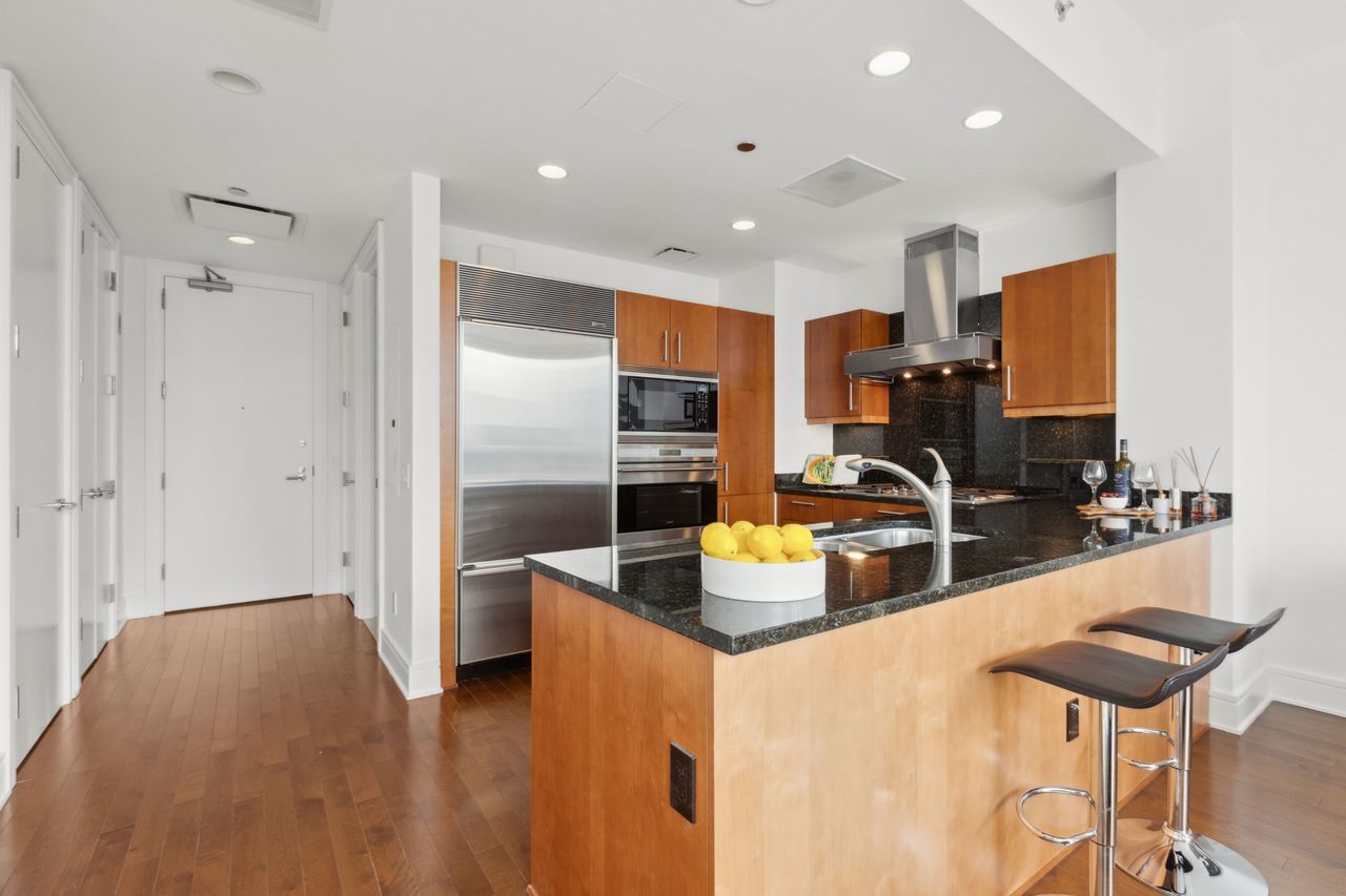 Chicago, Illinois, 60611, United States, 1 Bedroom Bedrooms, ,2 BathroomsBathrooms,Residential,For Sale,1793524