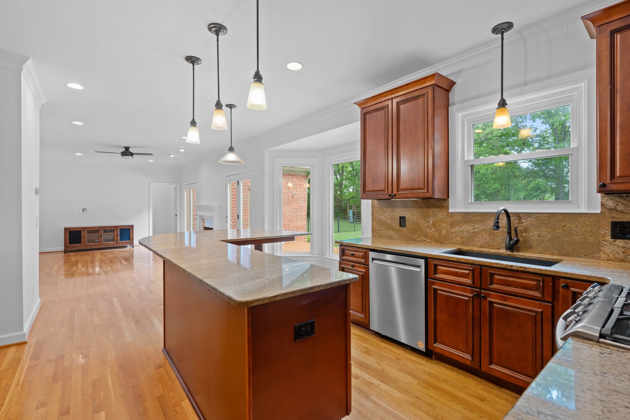 Brentwood, Tennessee, 37027, United States, 4 Bedrooms Bedrooms, ,6 BathroomsBathrooms,Residential,For Sale,1794827