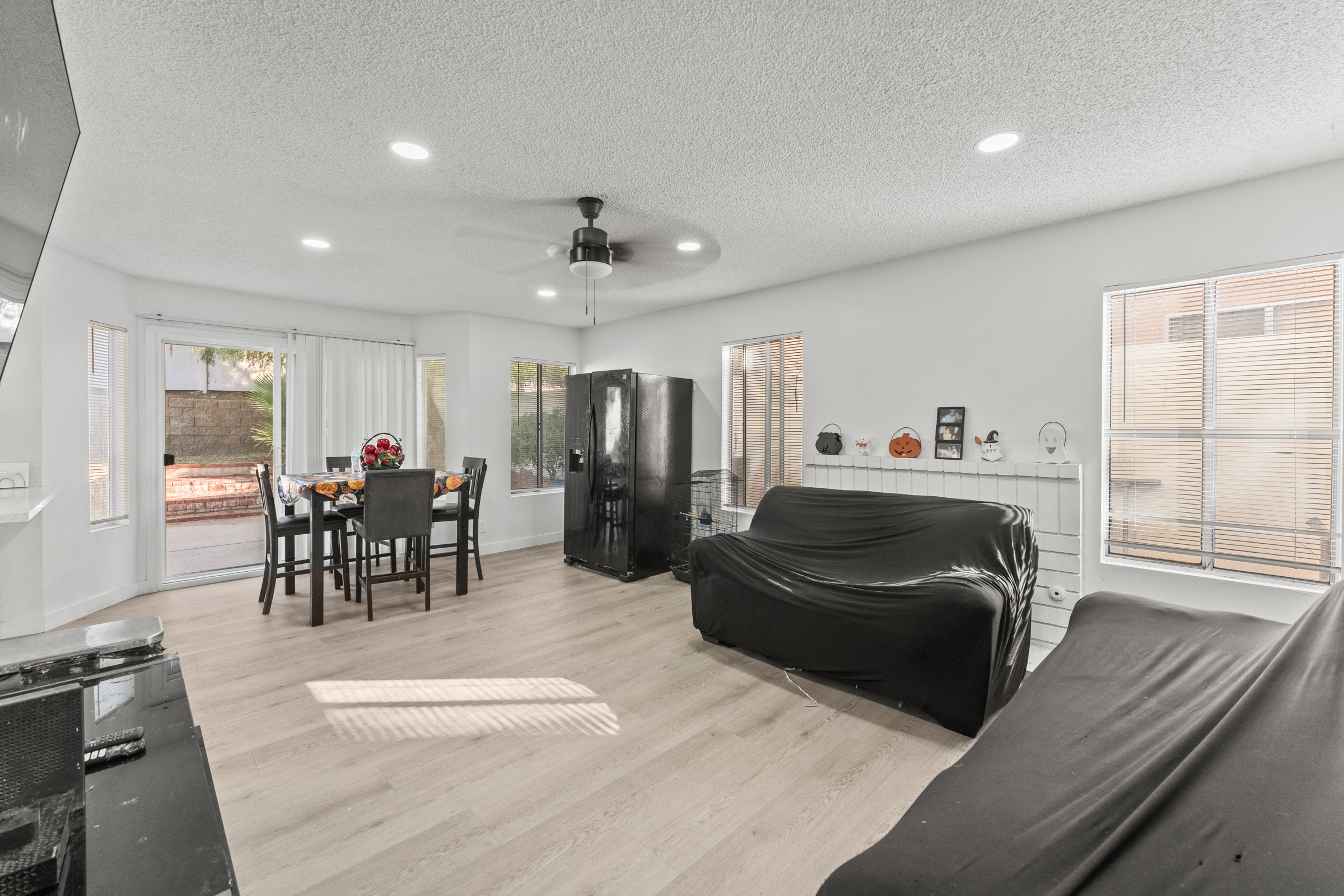 Moreno Valley, California, 92557, United States, 4 Bedrooms Bedrooms, ,4 BathroomsBathrooms,Residential,For Sale,1978053