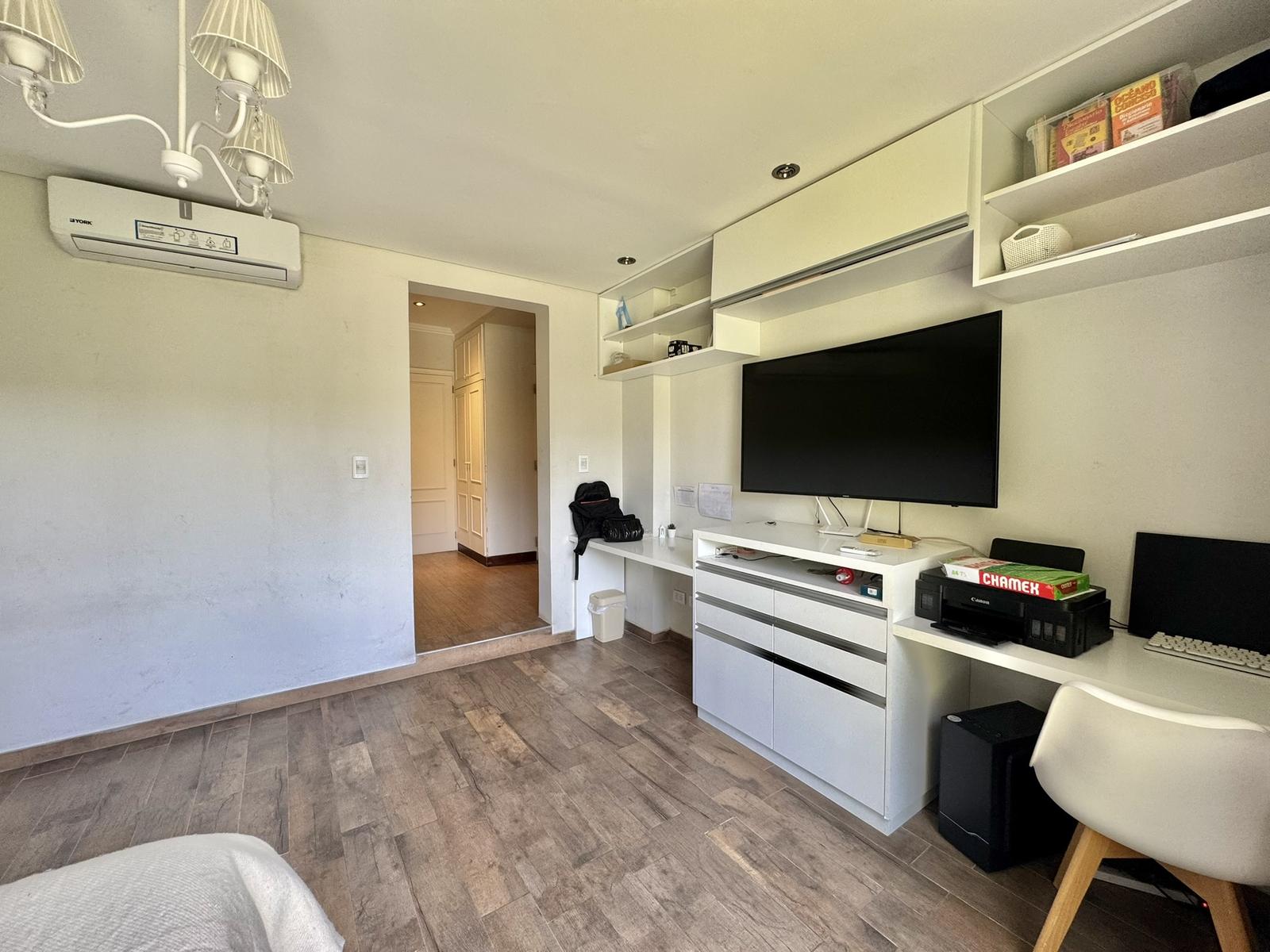 Godoy Cruz, AR-M, AR, 5 Bedrooms Bedrooms, ,4 BathroomsBathrooms,Residential,For Sale,1961859