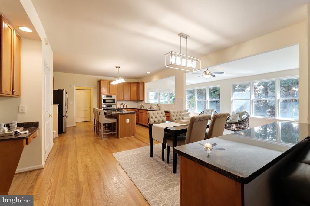 Herndon, Virginia, 20171, United States, 4 Bedrooms Bedrooms, ,5 BathroomsBathrooms,Residential,For Sale,1974486