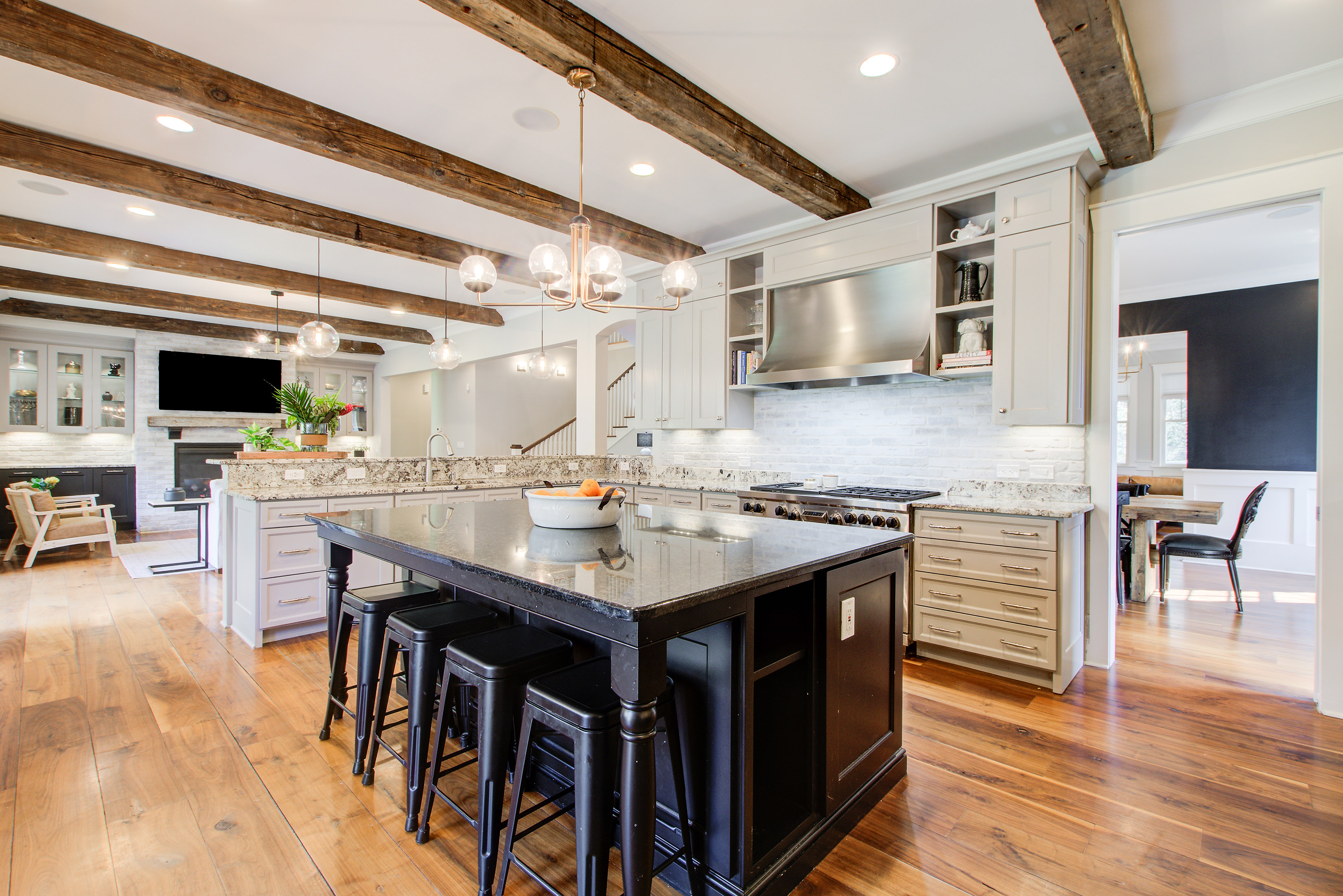  Exceptional Space and Craftsmanship in Custom Brookhaven Home - 物件實景