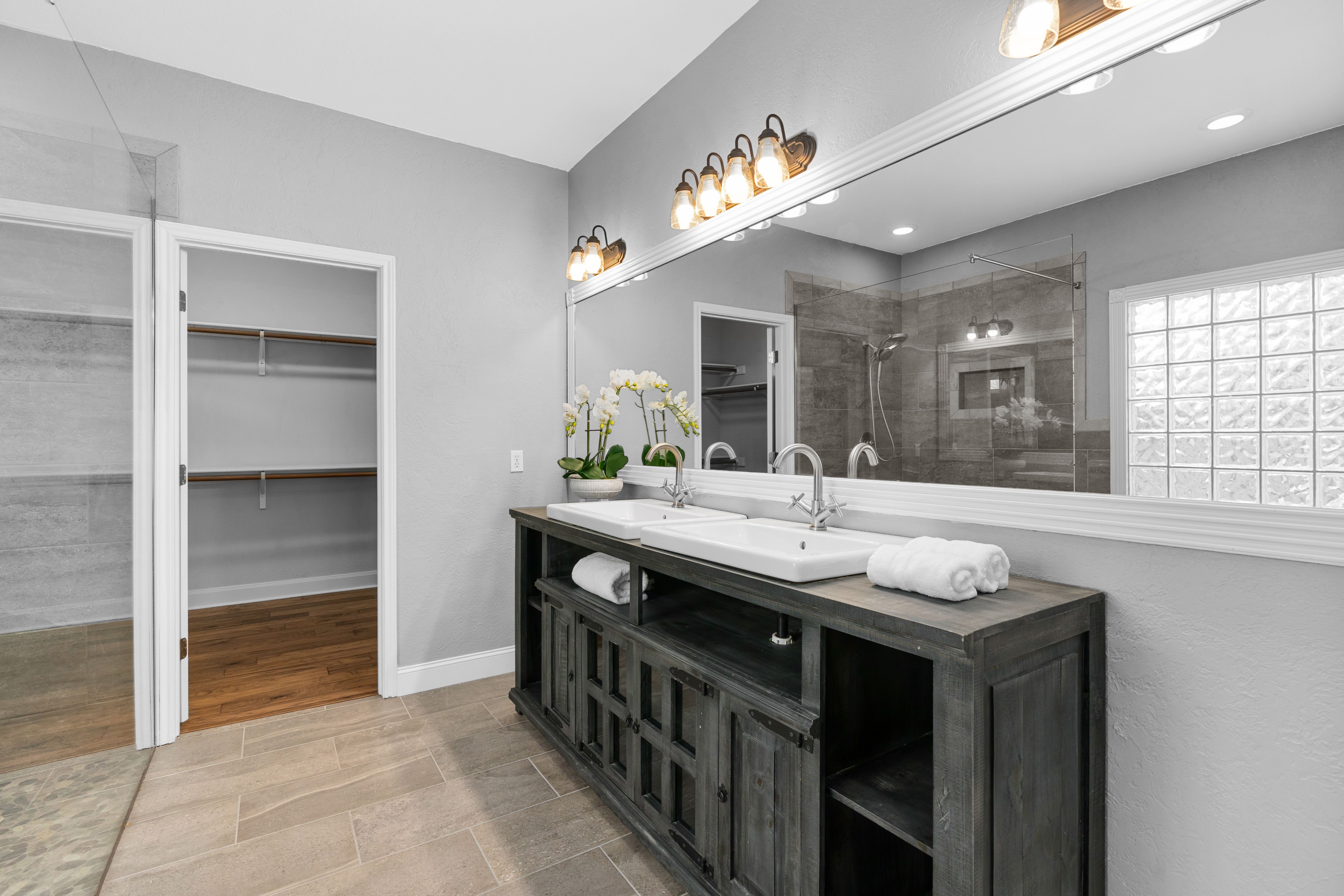  Blending Timeless Character And Modern Refinement - 物件實景