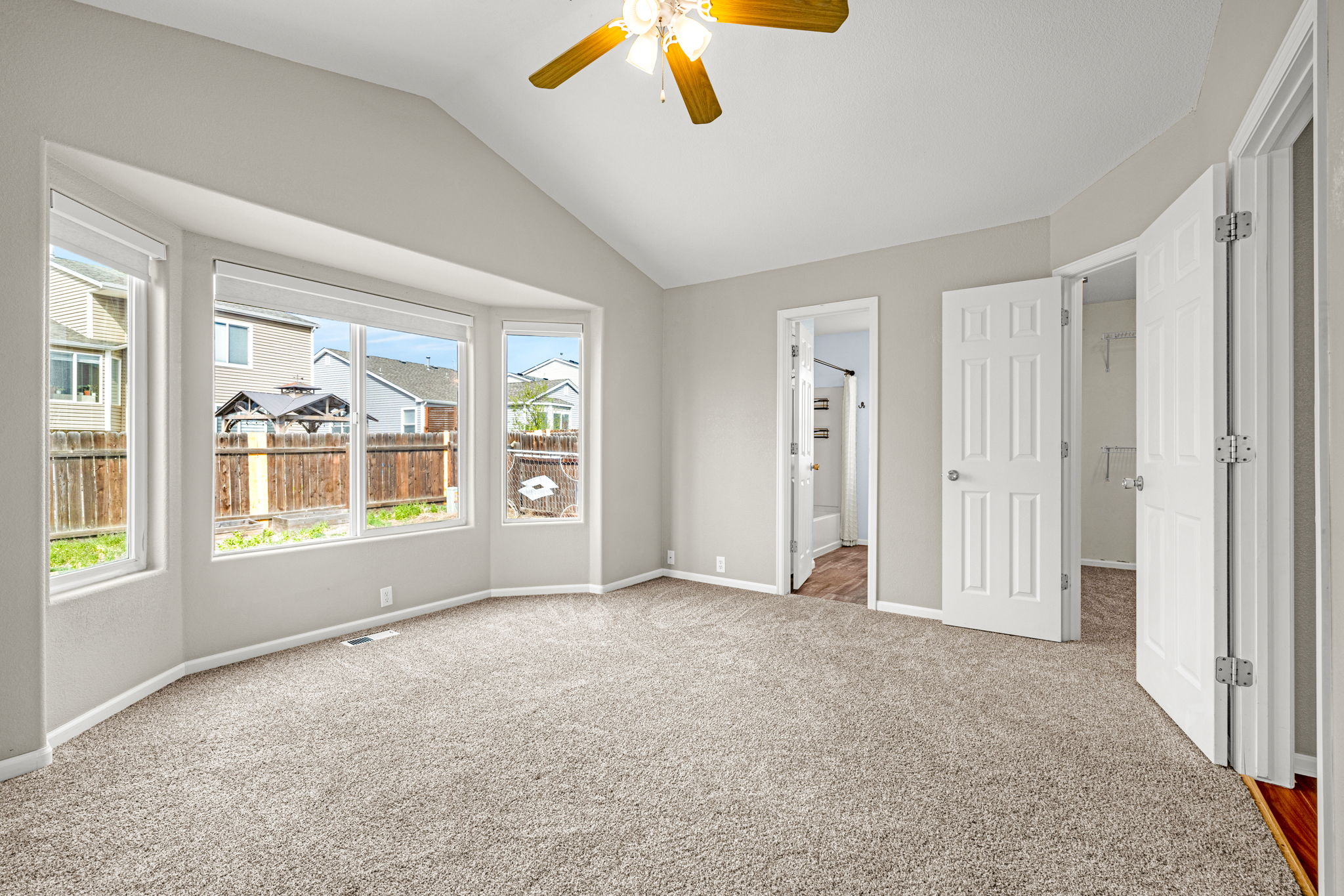  Amazing main level living opportunity in desirable Ridgeview at Stetson Hills - 物件實景