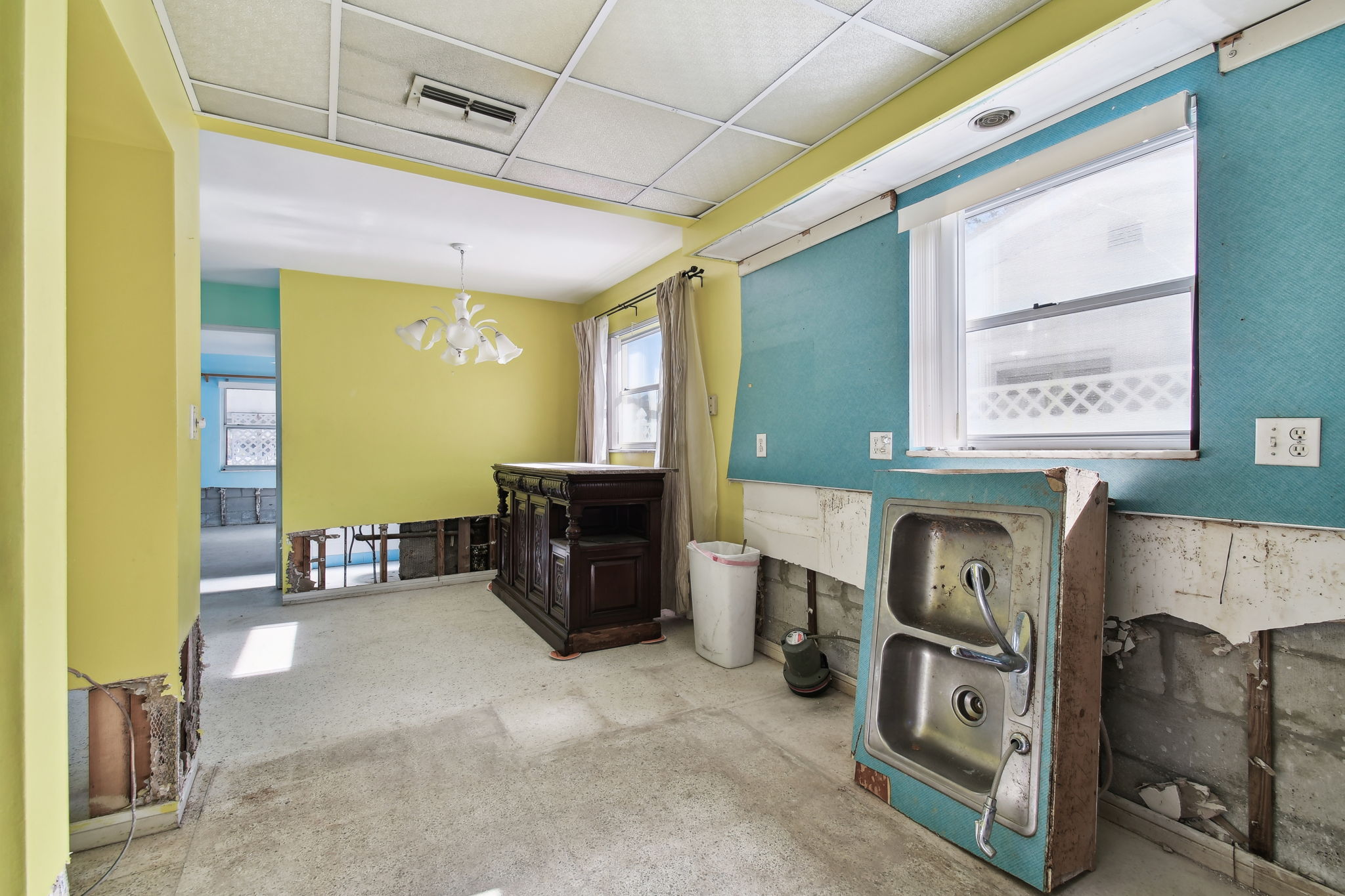 Madeira Beach, Florida, 33708, United States, 3 Bedrooms Bedrooms, ,2 BathroomsBathrooms,Residential,For Sale,1943278