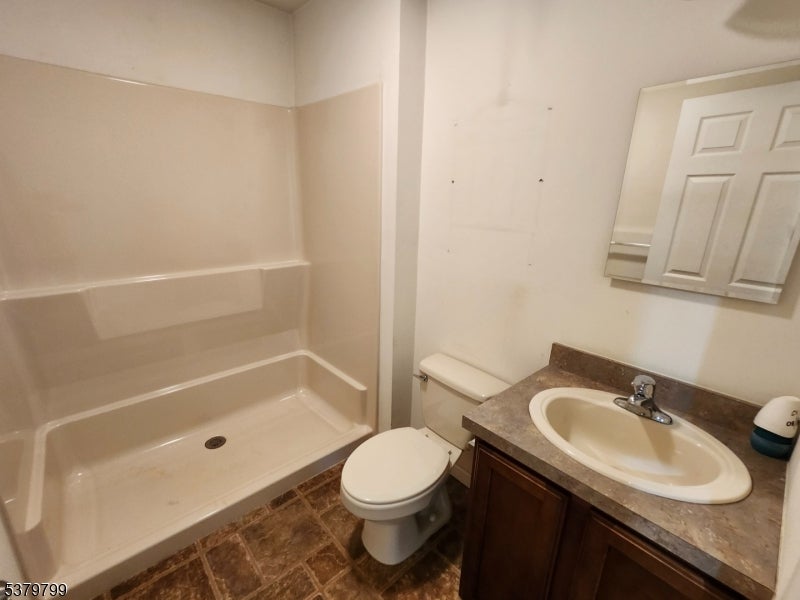 Fairfield Twp., New Jersey, 07004, United States, 3 Bedrooms Bedrooms, ,3 BathroomsBathrooms,Residential,For Sale,1977610