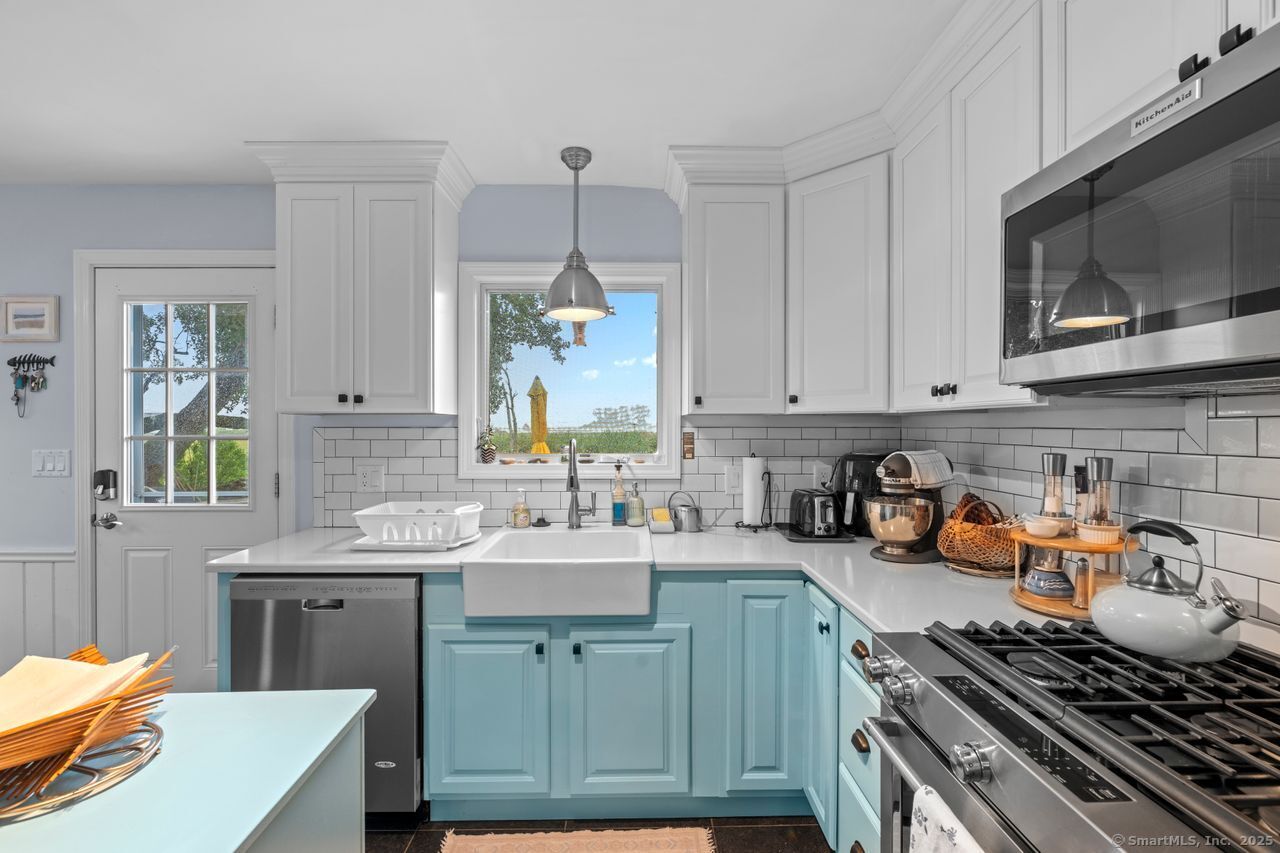 Guilford, Connecticut, 06437, United States, 3 Bedrooms Bedrooms, ,2 BathroomsBathrooms,Residential,For Sale,1906162