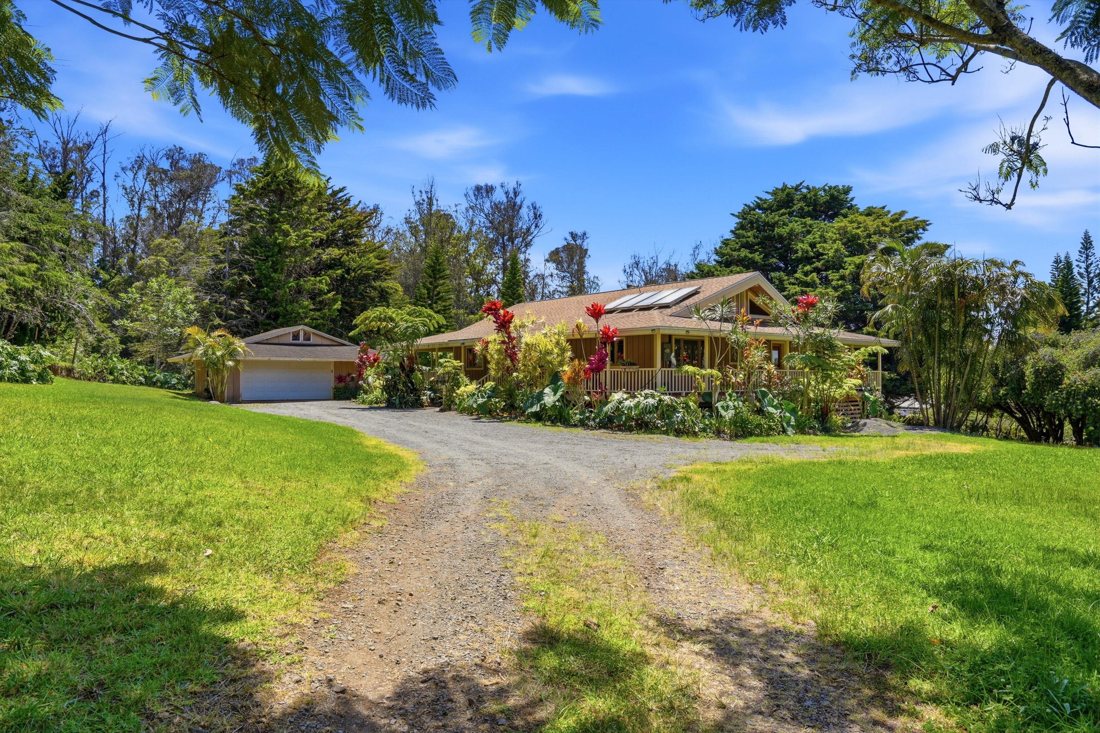  Single-level home on 2.5 fully fenced and gated acres - 物件實景
