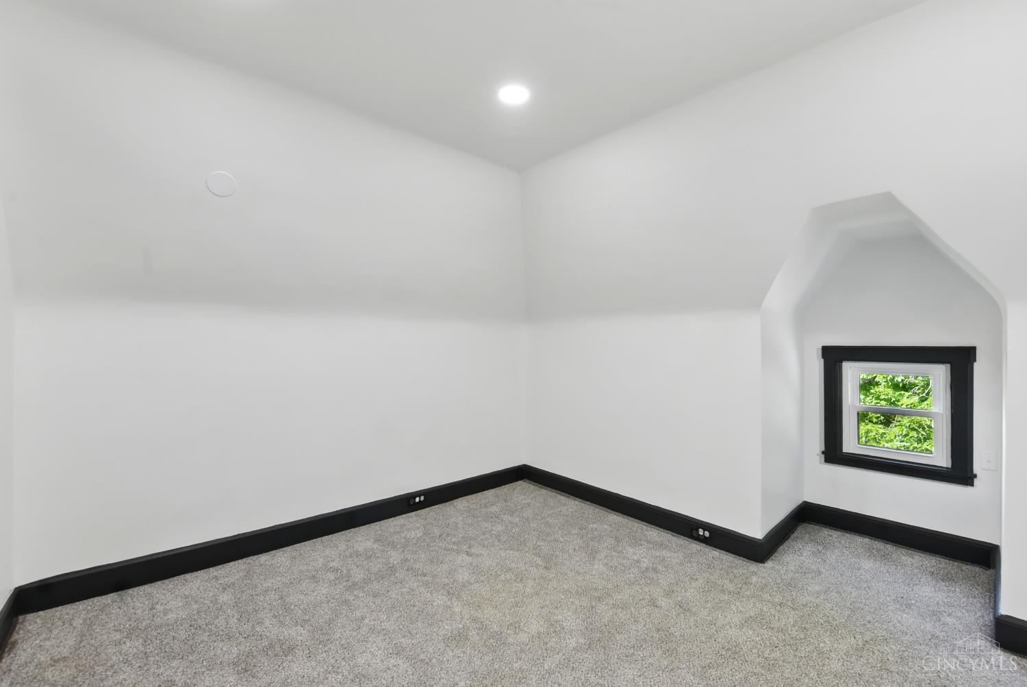 Cincinnati, Ohio, 45229, United States, 7 Bedrooms Bedrooms, ,5 BathroomsBathrooms,Residential,For Sale,1821306