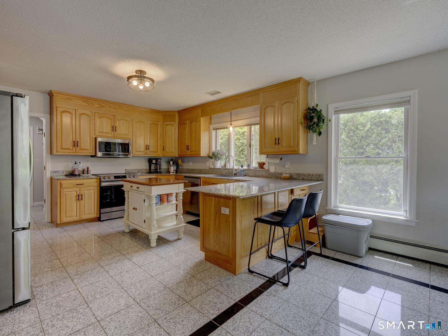 Wethersfield, Connecticut, 06109, United States, 3 Bedrooms Bedrooms, ,4 BathroomsBathrooms,Residential,For Sale,2048104