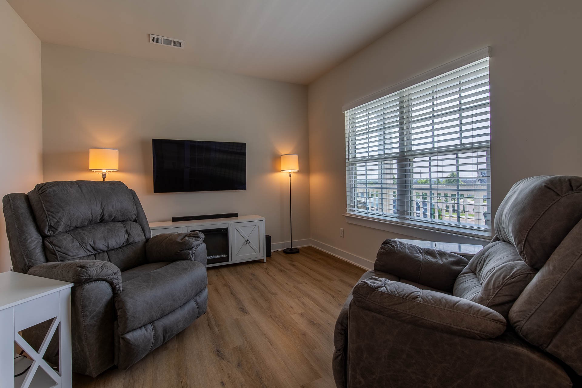 Smyrna, Tennessee, 37167, United States, 5 Bedrooms Bedrooms, ,4 BathroomsBathrooms,Residential,For Sale,1848670