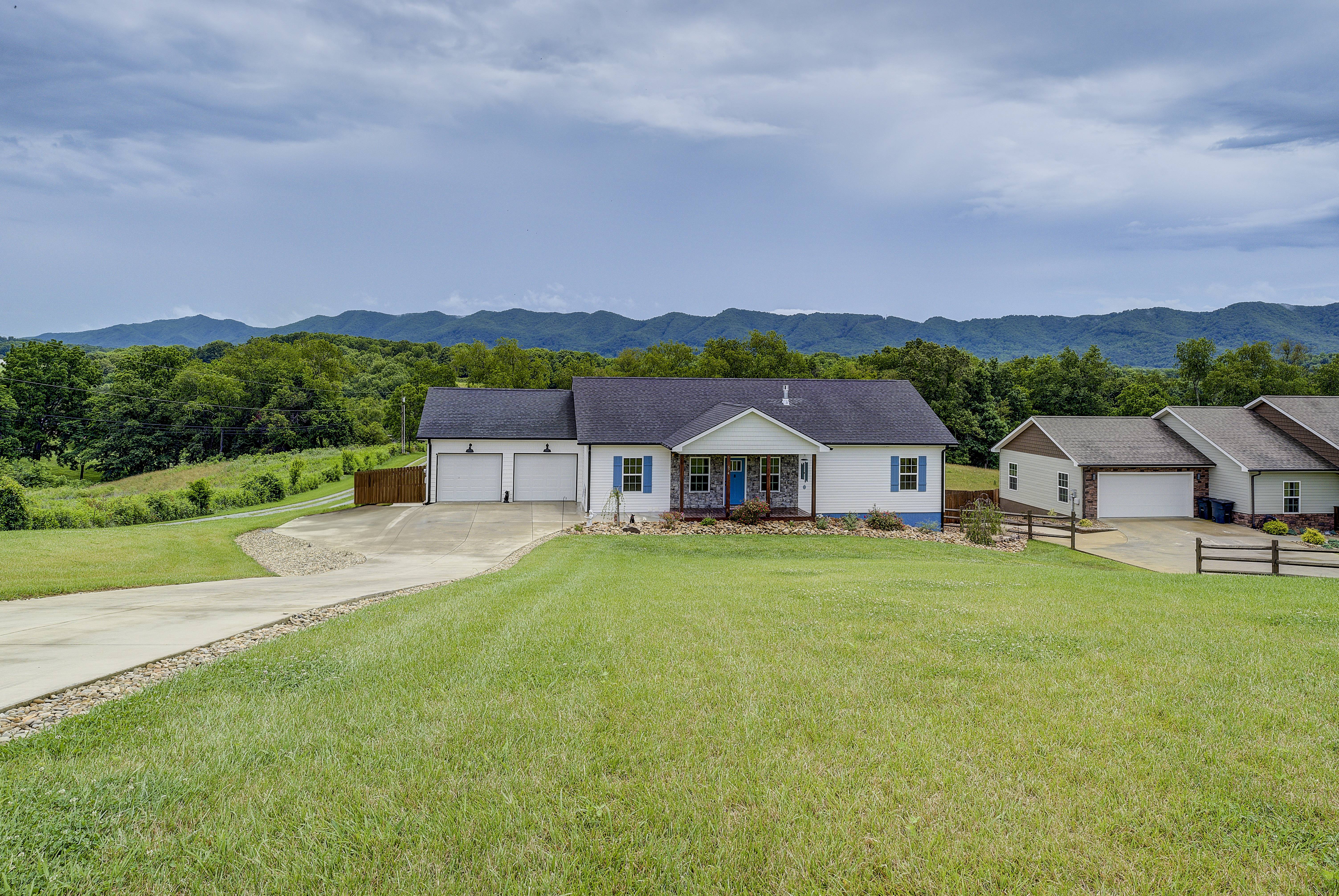 Jonesborough, Tennessee, 37659, United States, 3 Bedrooms Bedrooms, ,3 BathroomsBathrooms,Residential,For Sale,2000637