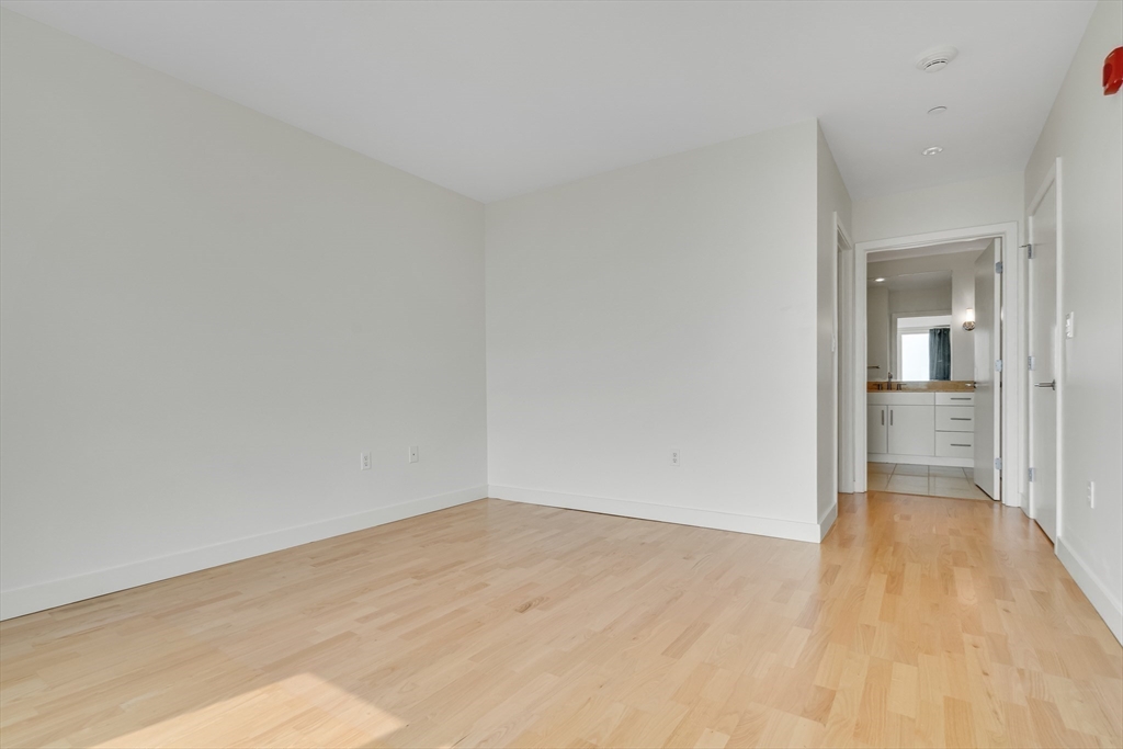 Medford, Massachusetts, 02155, United States, 2 Bedrooms Bedrooms, ,2 BathroomsBathrooms,Residential,For Sale,1940051