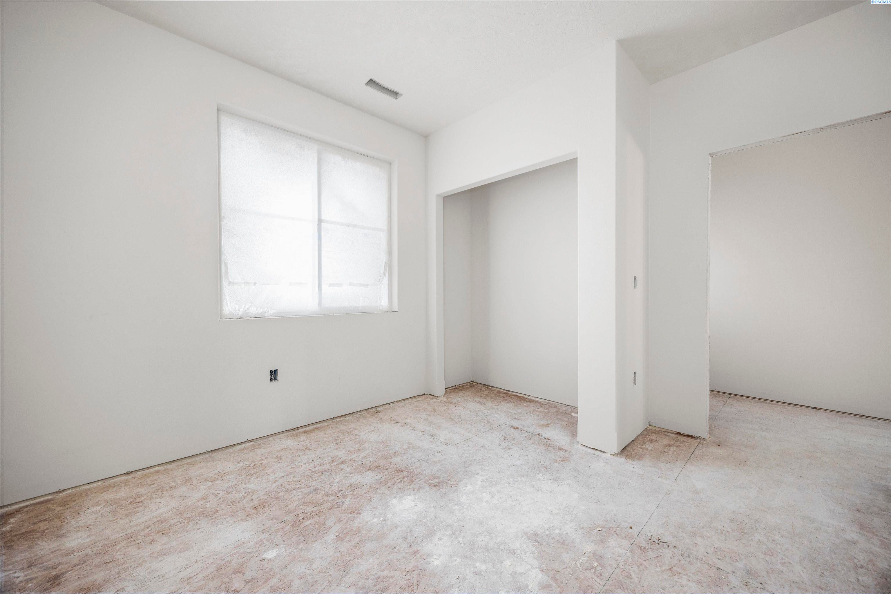 Kennewick, Washington, 99337, United States, 4 Bedrooms Bedrooms, ,1 BathroomBathrooms,Residential,For Sale,1980890