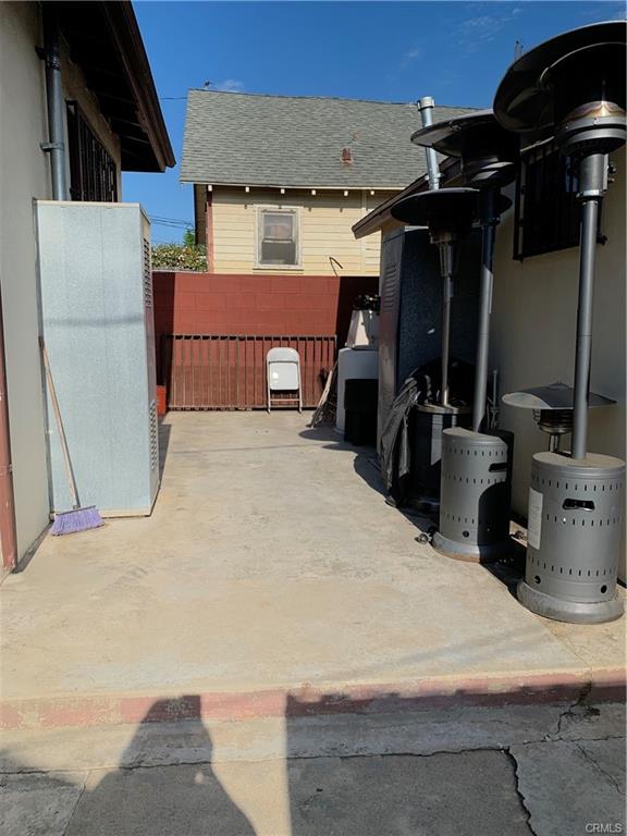 Los Angeles, California, 90063, United States, 5 Bedrooms Bedrooms, ,Residential,For Sale,1976841