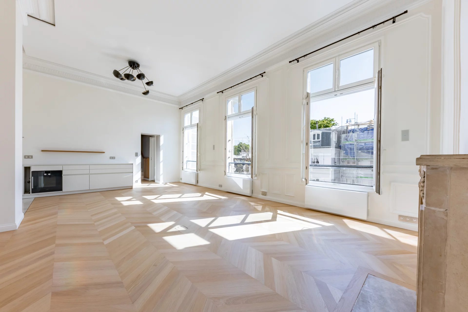 Paris 8th, Île-de-France, 75008, FR, 4 Bedrooms Bedrooms, ,4 BathroomsBathrooms,Residential,For Sale,1865349