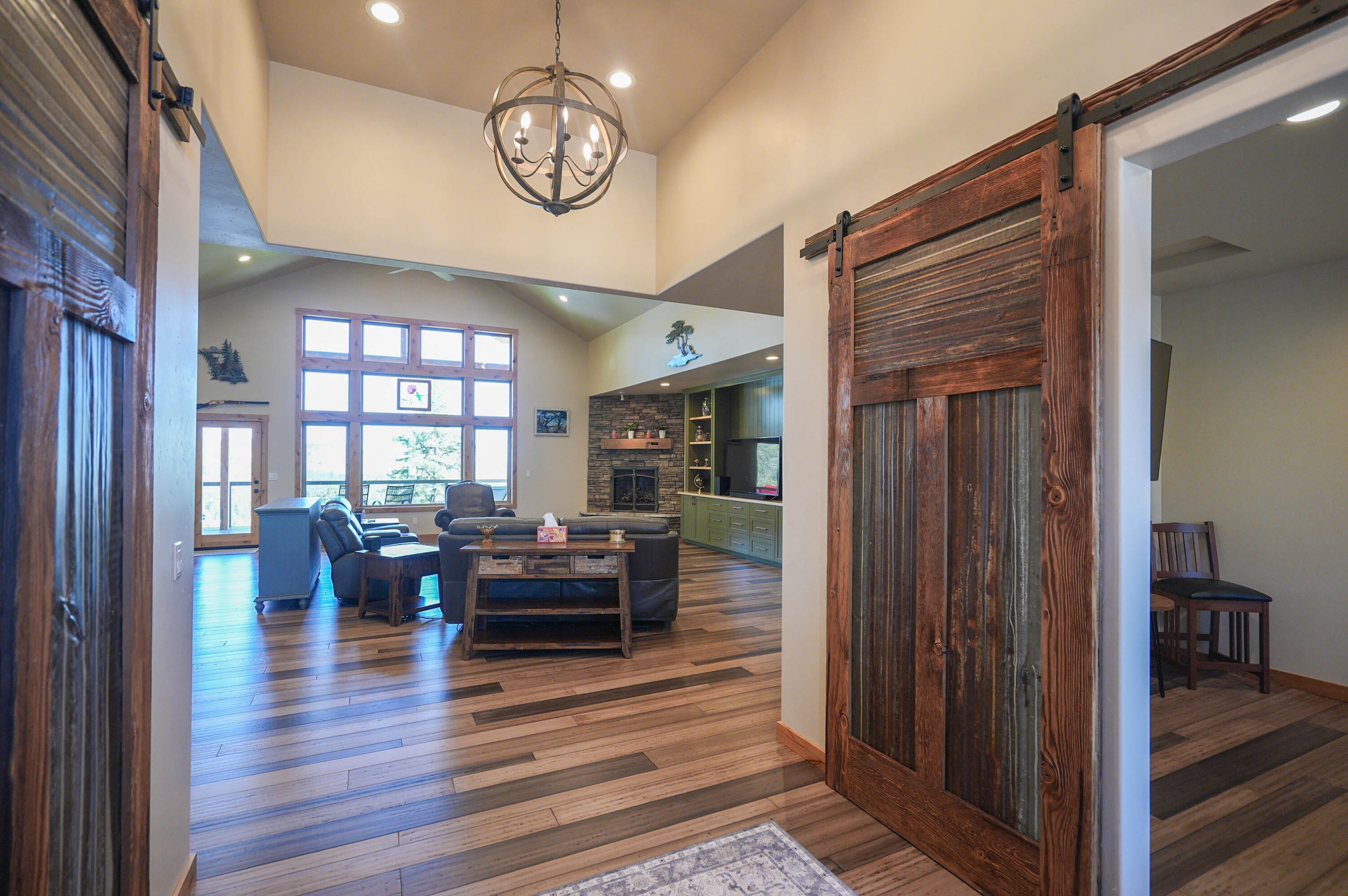 Klamath Falls, Oregon, 97601, United States, 3 Bedrooms Bedrooms, ,4 BathroomsBathrooms,Residential,For Sale,1940970