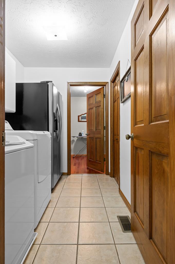 Ringgold, Georgia, 30736, United States, 6 Bedrooms Bedrooms, ,4 BathroomsBathrooms,Residential,For Sale,1927527