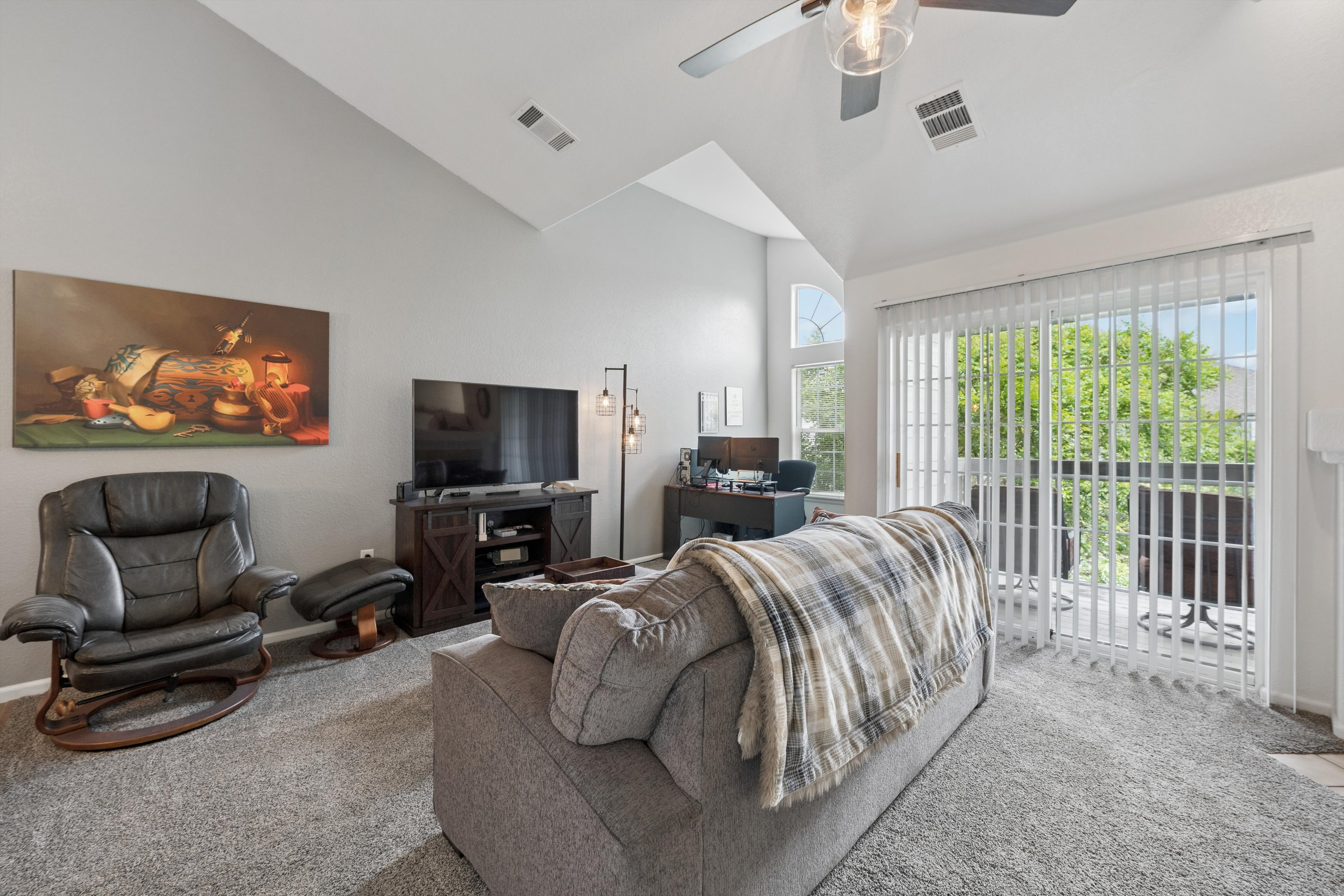  Welcome to this Beautifully Maintained Condo In Gated Settlers Chase Heritage - 物件實景