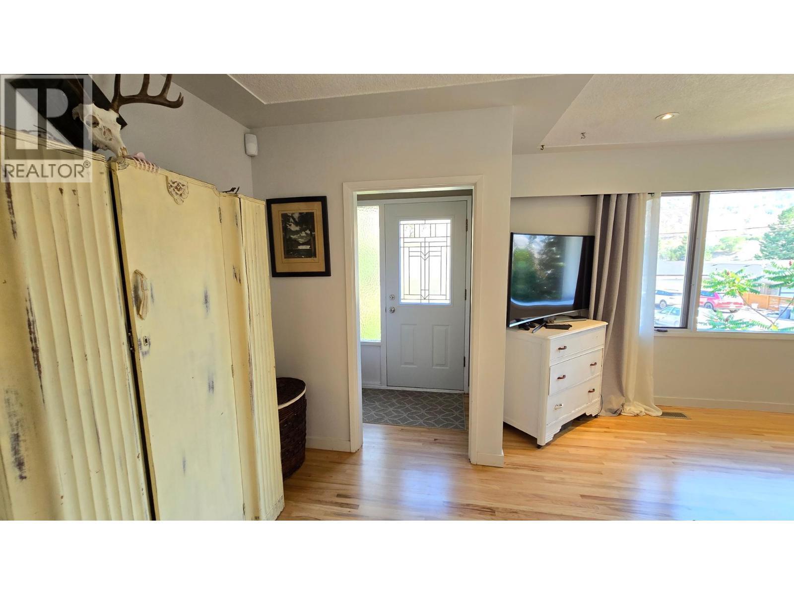 KAMLOOPS, British Columbia, V2C 4Y6, CA, 3 Bedrooms Bedrooms, ,2 BathroomsBathrooms,Residential,For Sale,1950750